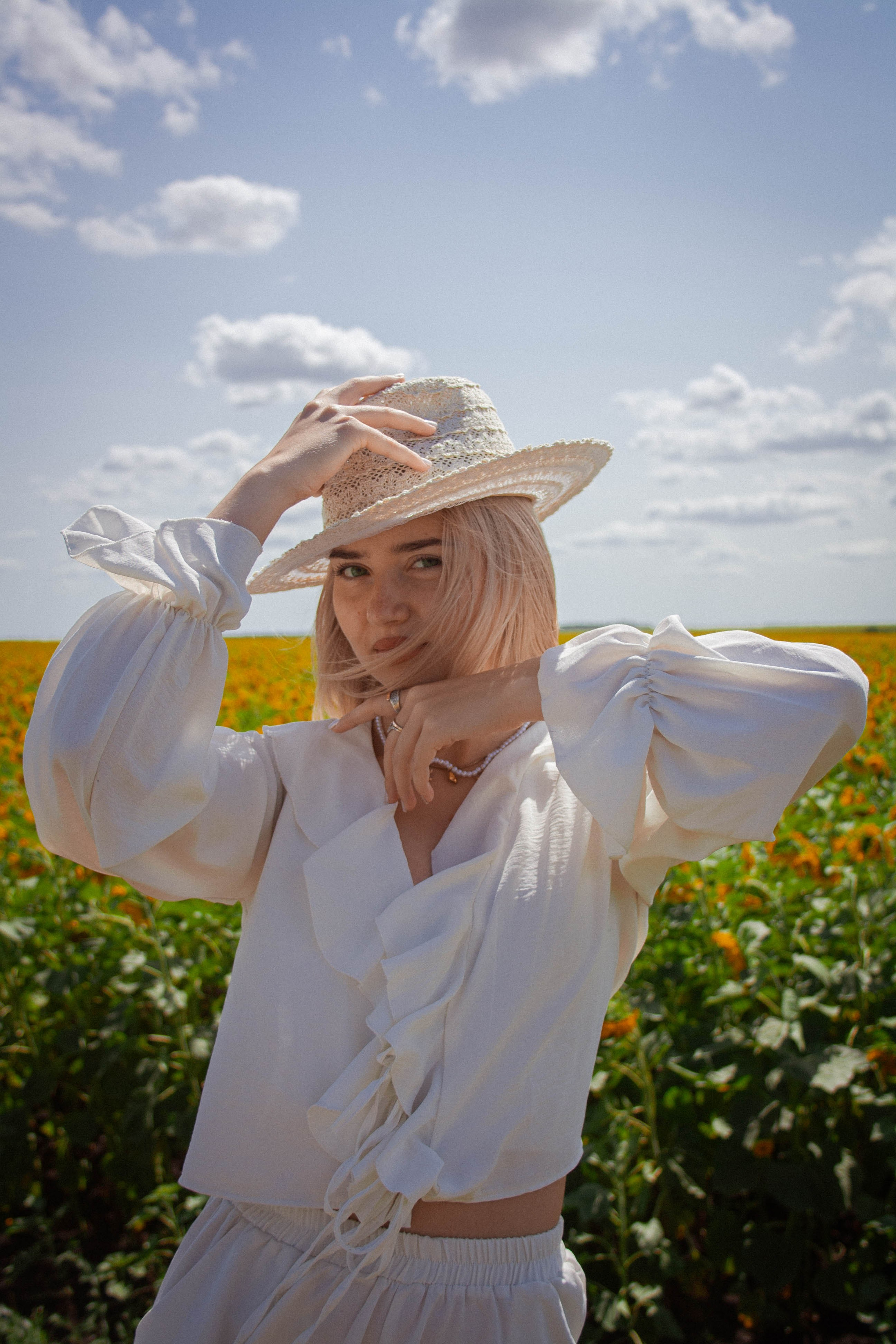 Настроение: уйти в поле с подсолнухами. Портретный фотограф в Саратове