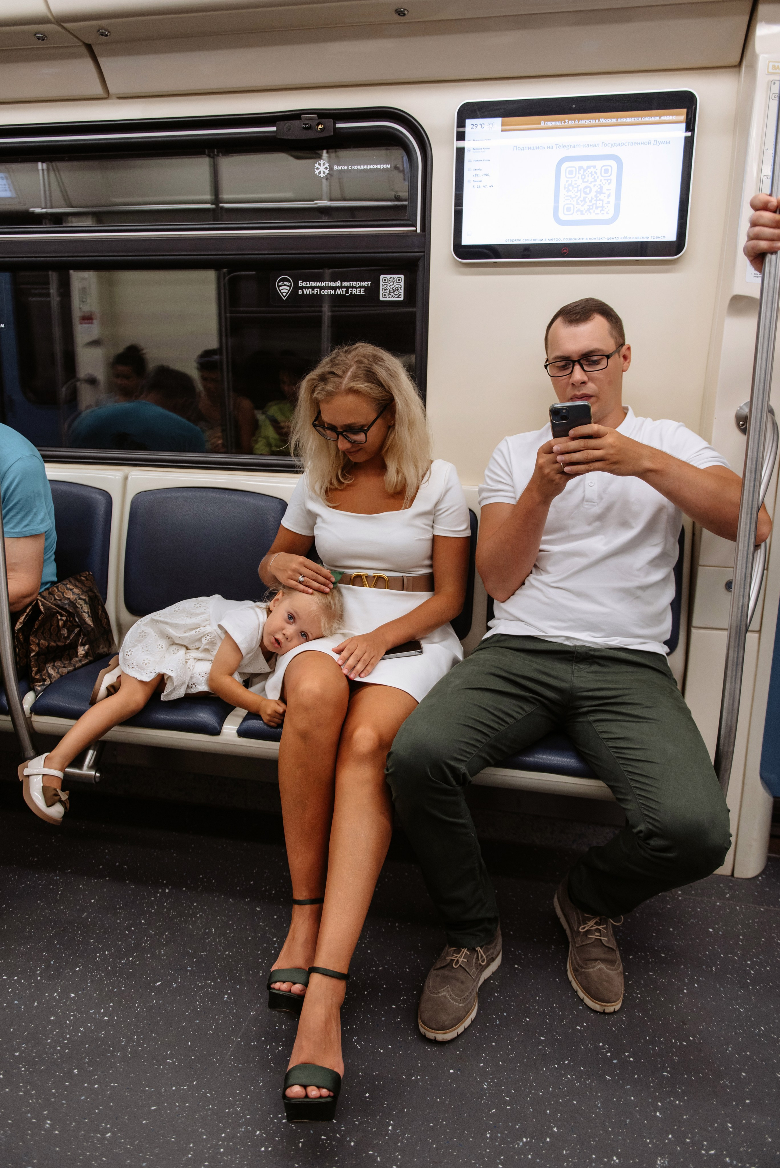 Миллионы глаз смотрят на нас.спустя 5 лет). Свадебный фотограф и визажист в Москве Кристина Палько