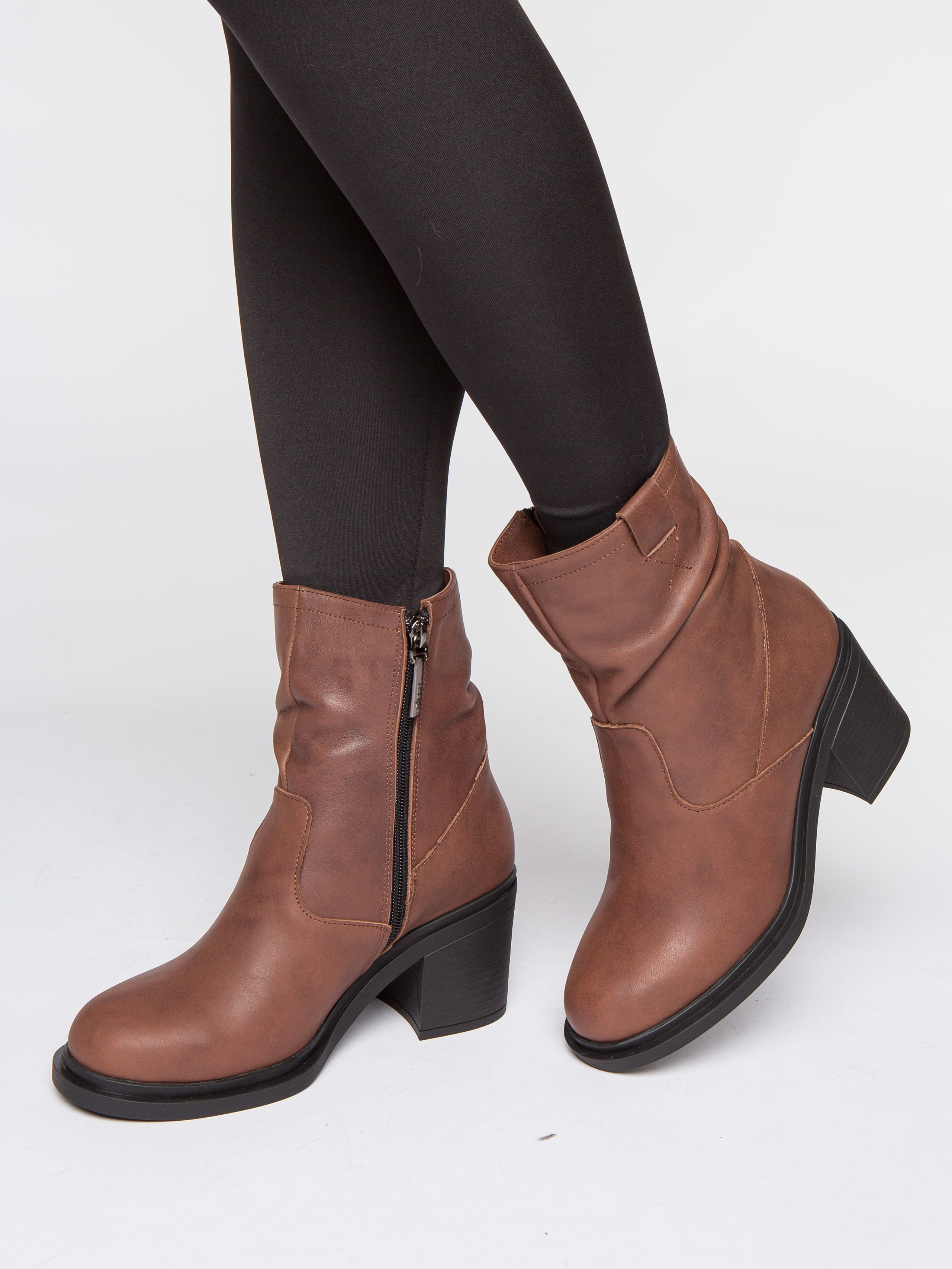 Обувь на модели. Фотограф Мария Кольцова