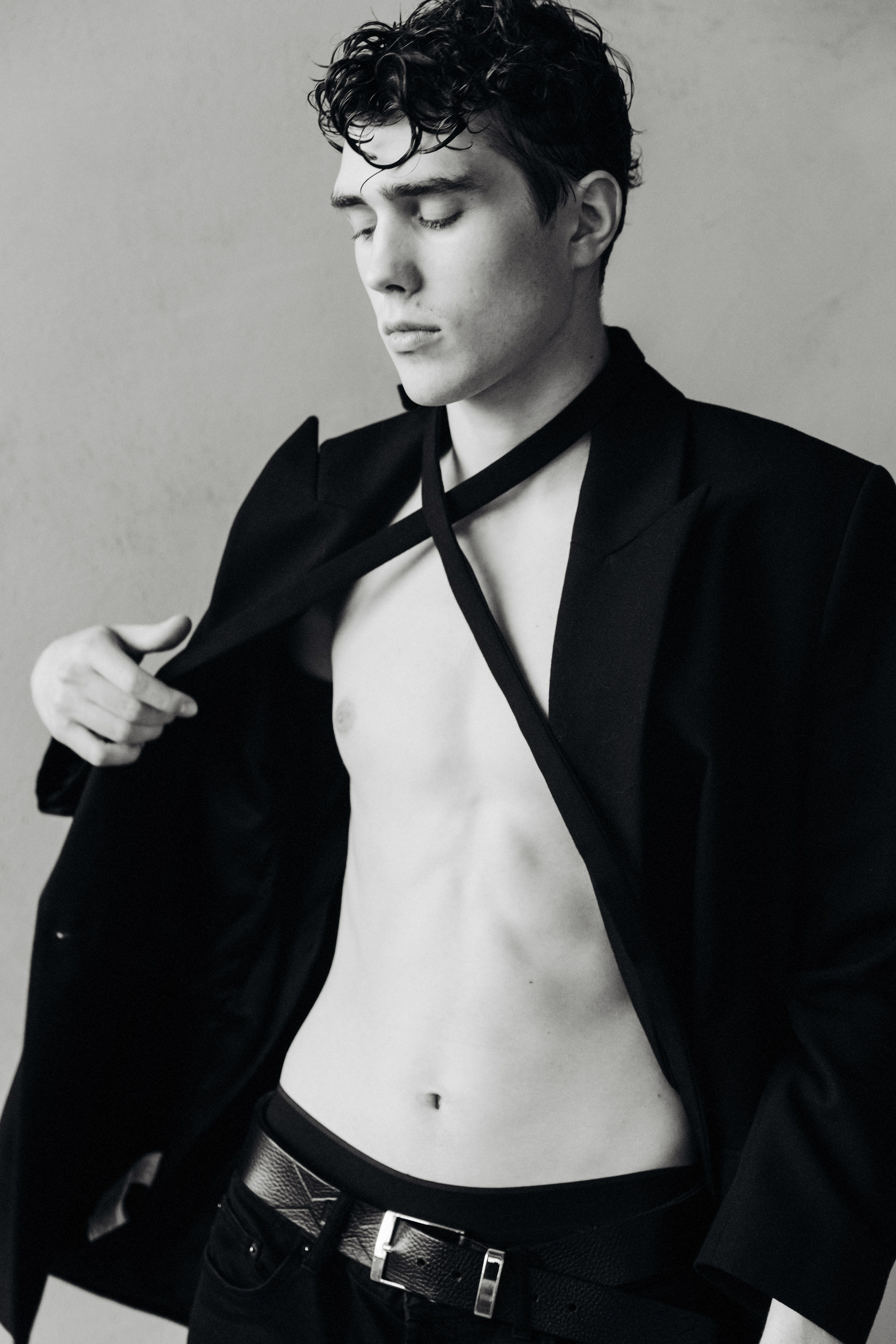 Саша. Главная