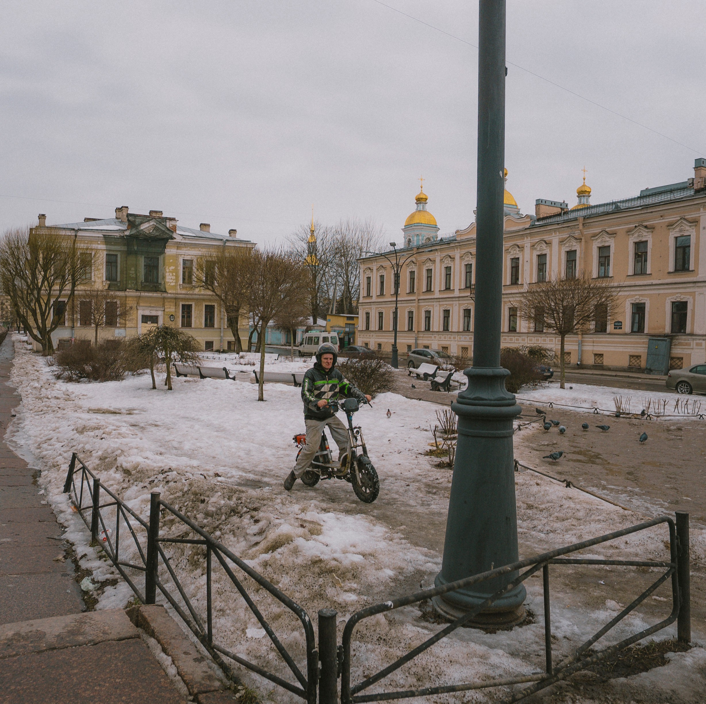 2026. Стрит-фотография, полная абсурда, идиотизма и красоты