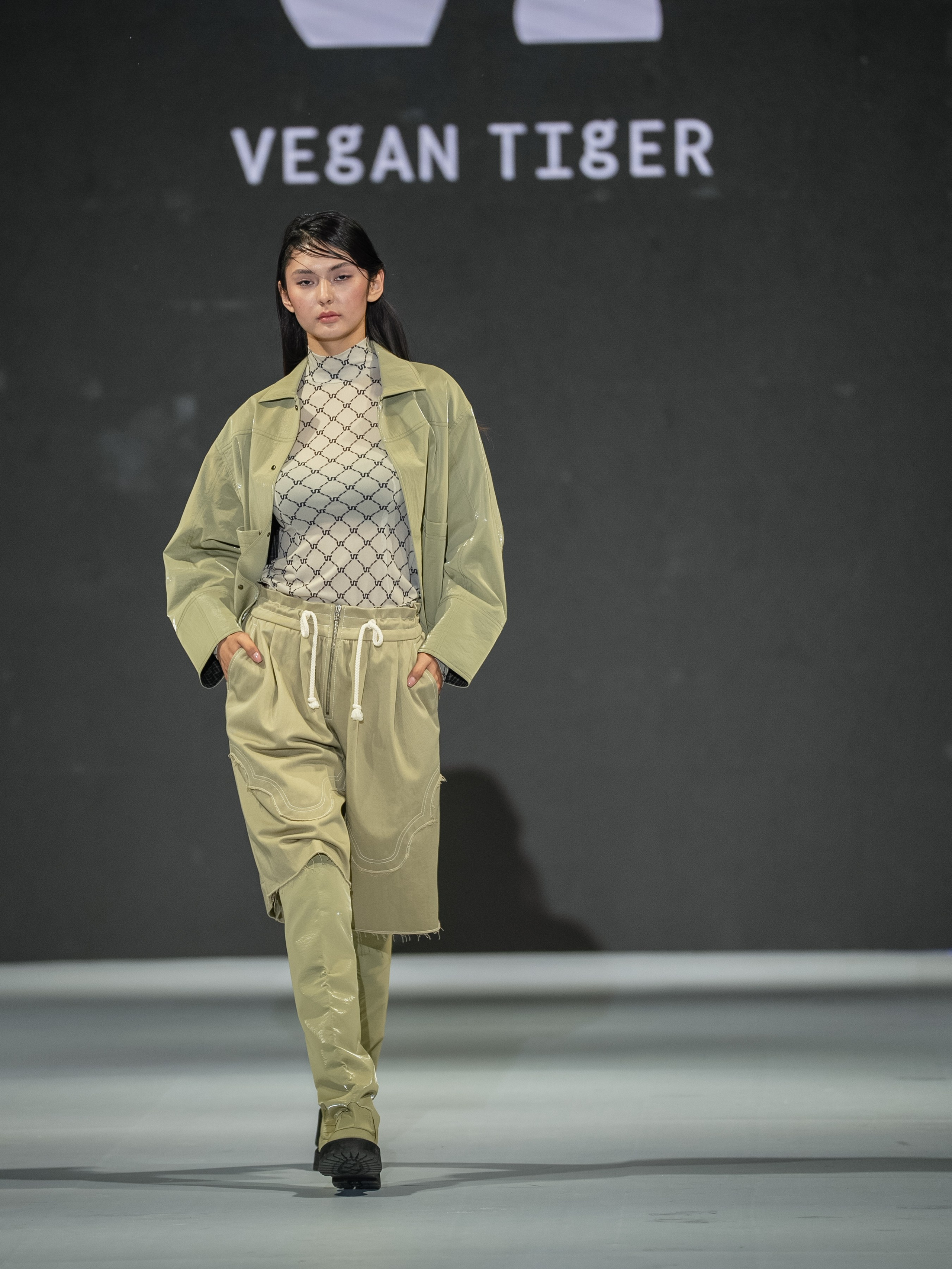 EURASIAN FASHION WEEK Vegan Tiger. Сайт Алматинского НЮ АРТ, будуар и фэшн фотографа Дениса Карпенко