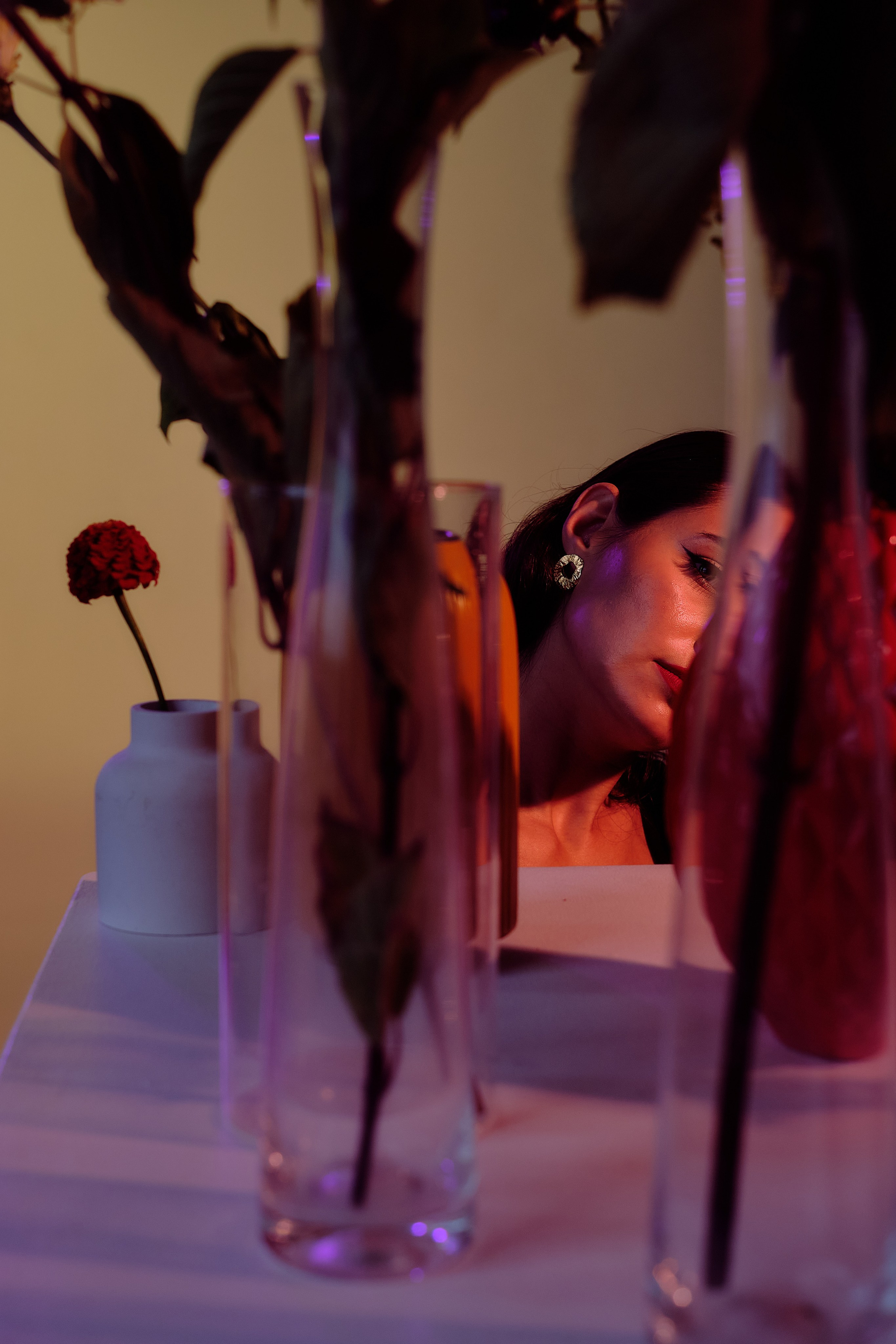 Индивидуальная съёмка в Твери, портреты я цветным светом, атмосферно, рефы с цветным светом