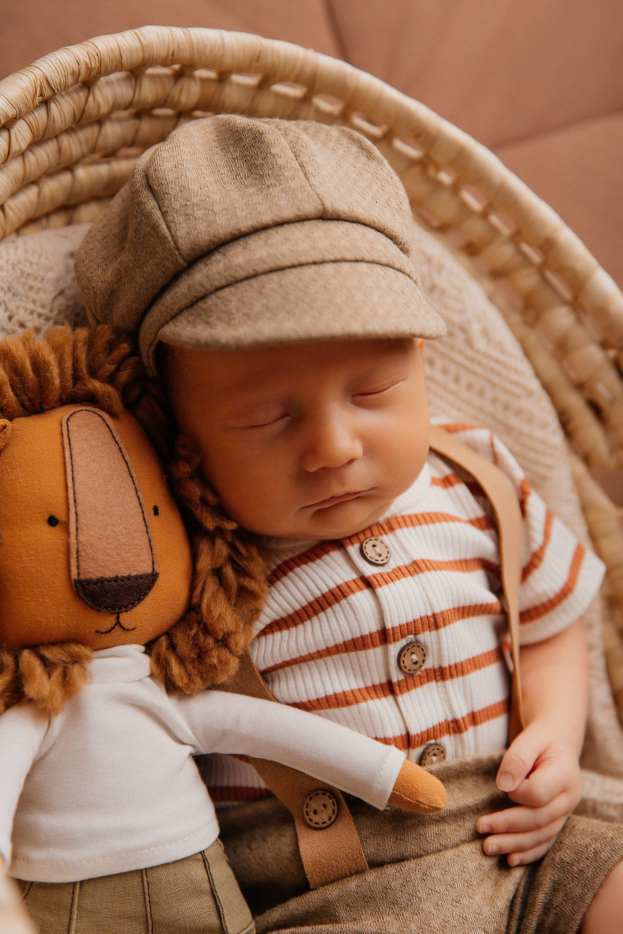 Лев. Фотограф новорожденных Тверь Диана Муляева