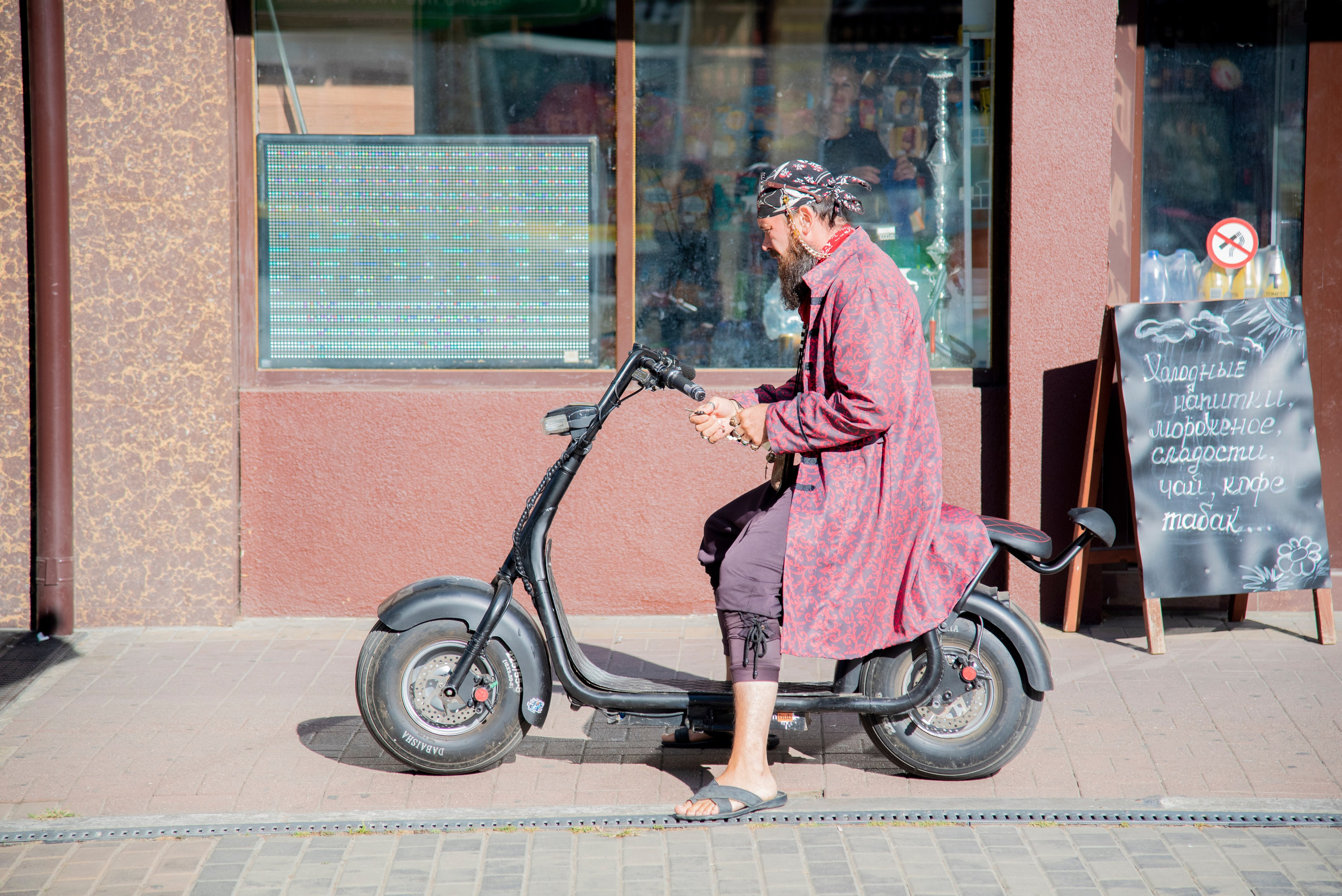 Пират, шляпа, борода, очки, татуировка, тельняшка, посёлок Лазоревское, байк