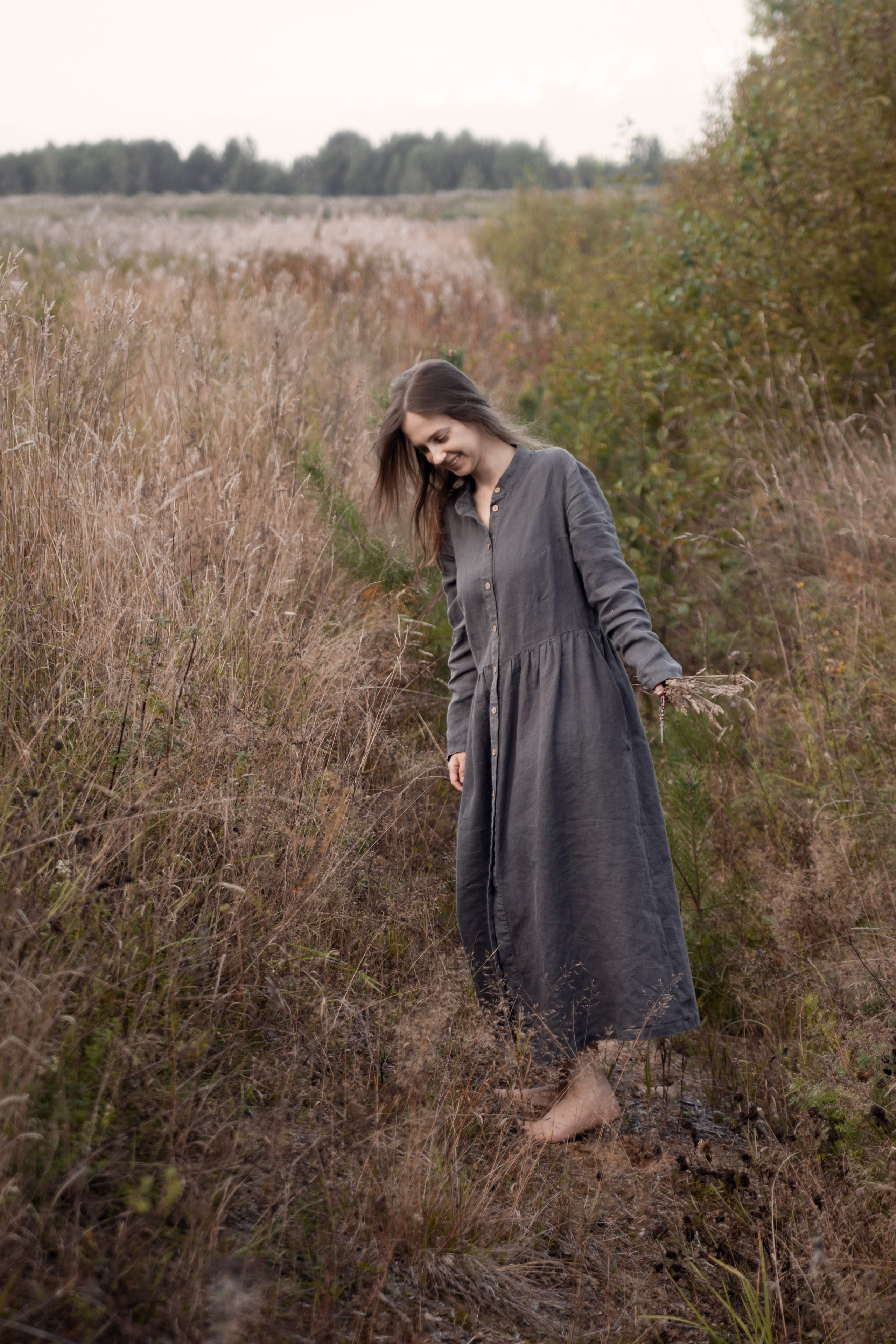 В поле травы. Катя Цвет