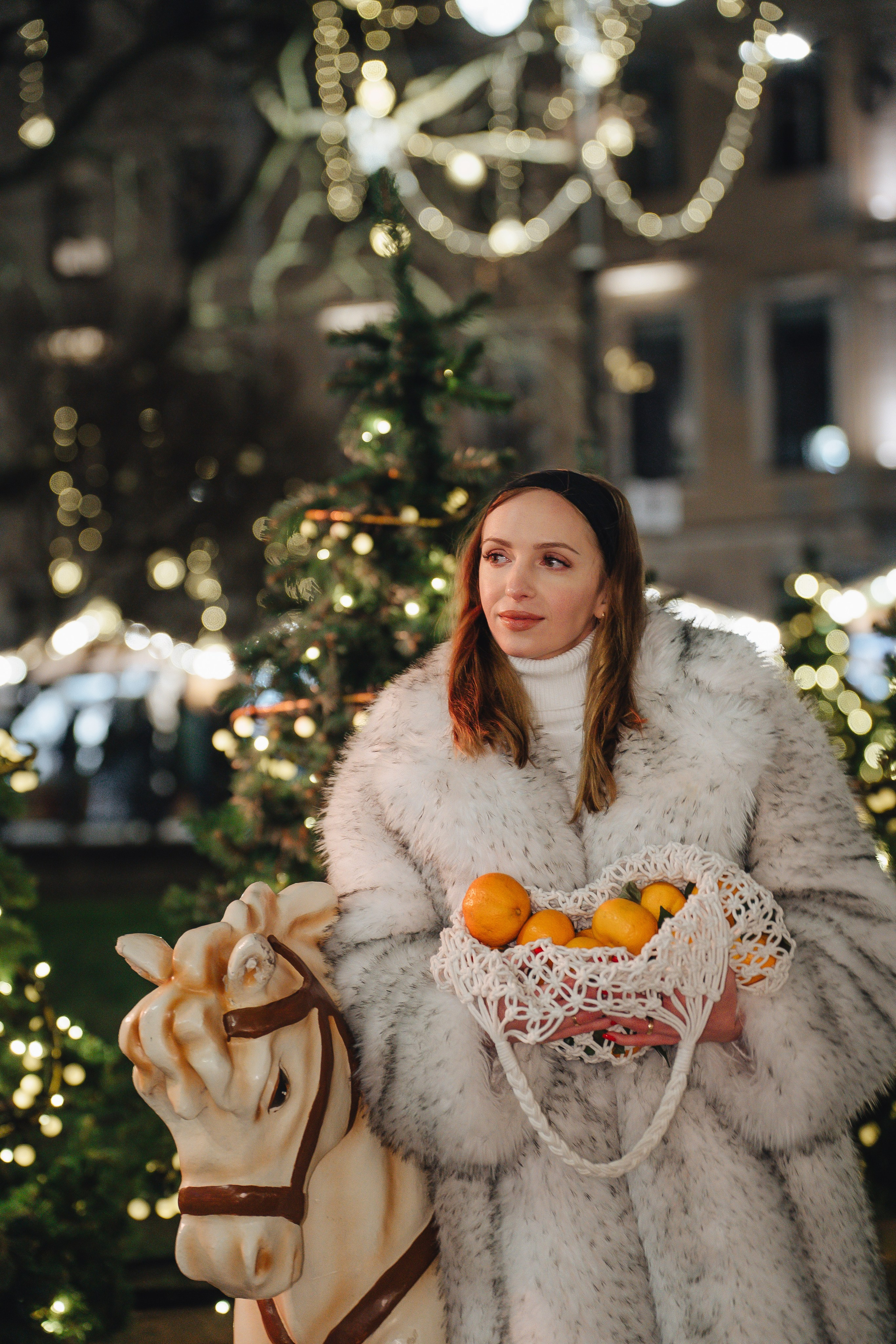 ПРОГУЛКА НА МАНЕЖНОЙ ПЛОЩАДИ ДЛЯ ДЕВУШКИ ПЕРЕД НОВЫМ ГОДОМ (НОВОГОДНЯЯ ФОТОСЕССИИЯ НА МАНЕЖНОЙ ПЛОЩАДИ). Профессиональный фотограф, Санкт-Петербург — Виктория Богомолова