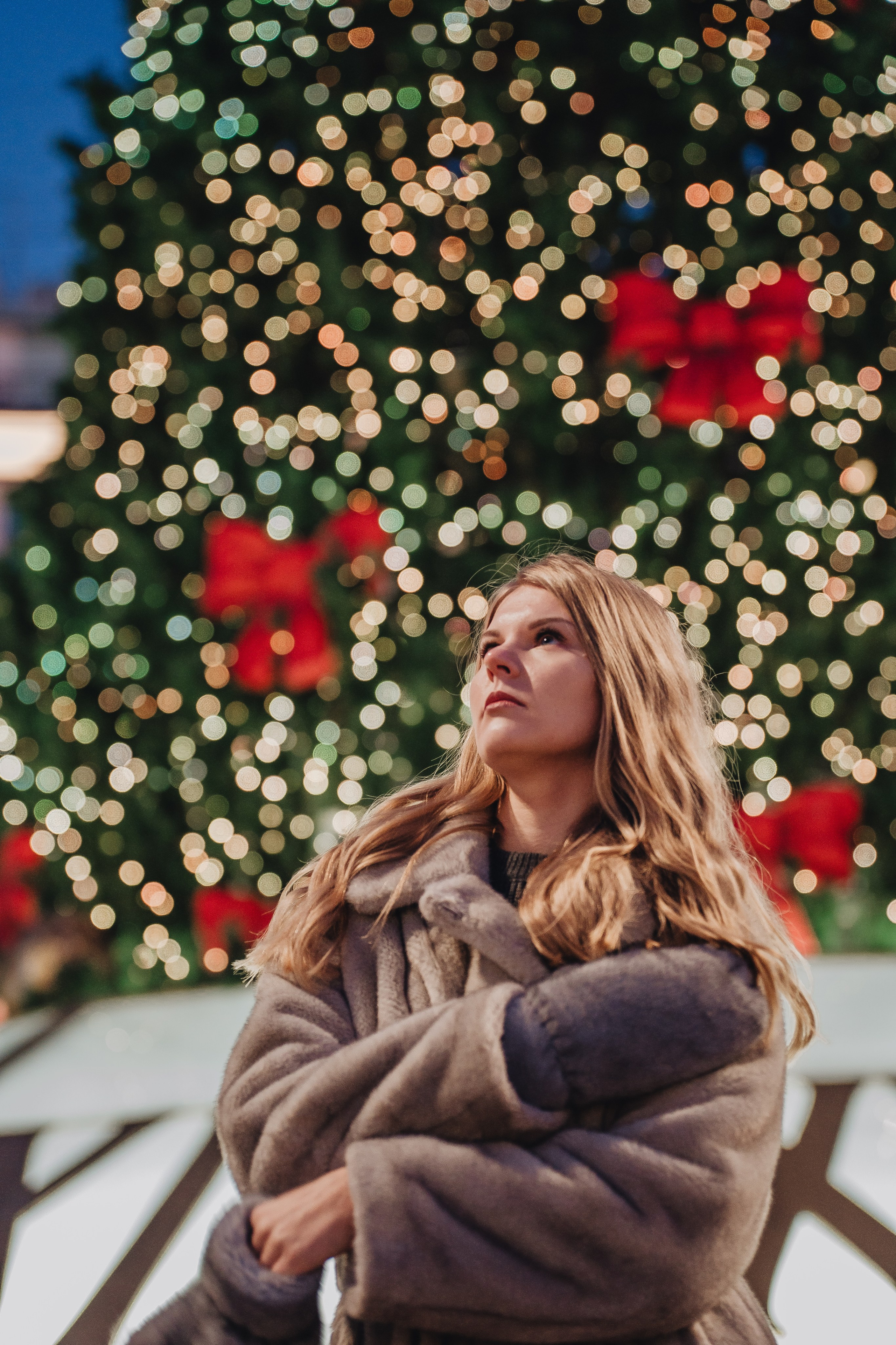 ПРОГУЛКА НА МАНЕЖНОЙ ПЛОЩАДИ ДЛЯ ДЕВУШКИ ПЕРЕД НОВЫМ ГОДОМ (НОВОГОДНЯЯ ФОТОСЕССИИЯ НА МАНЕЖНОЙ ПЛОЩАДИ). Профессиональный фотограф, Санкт-Петербург — Виктория Богомолова