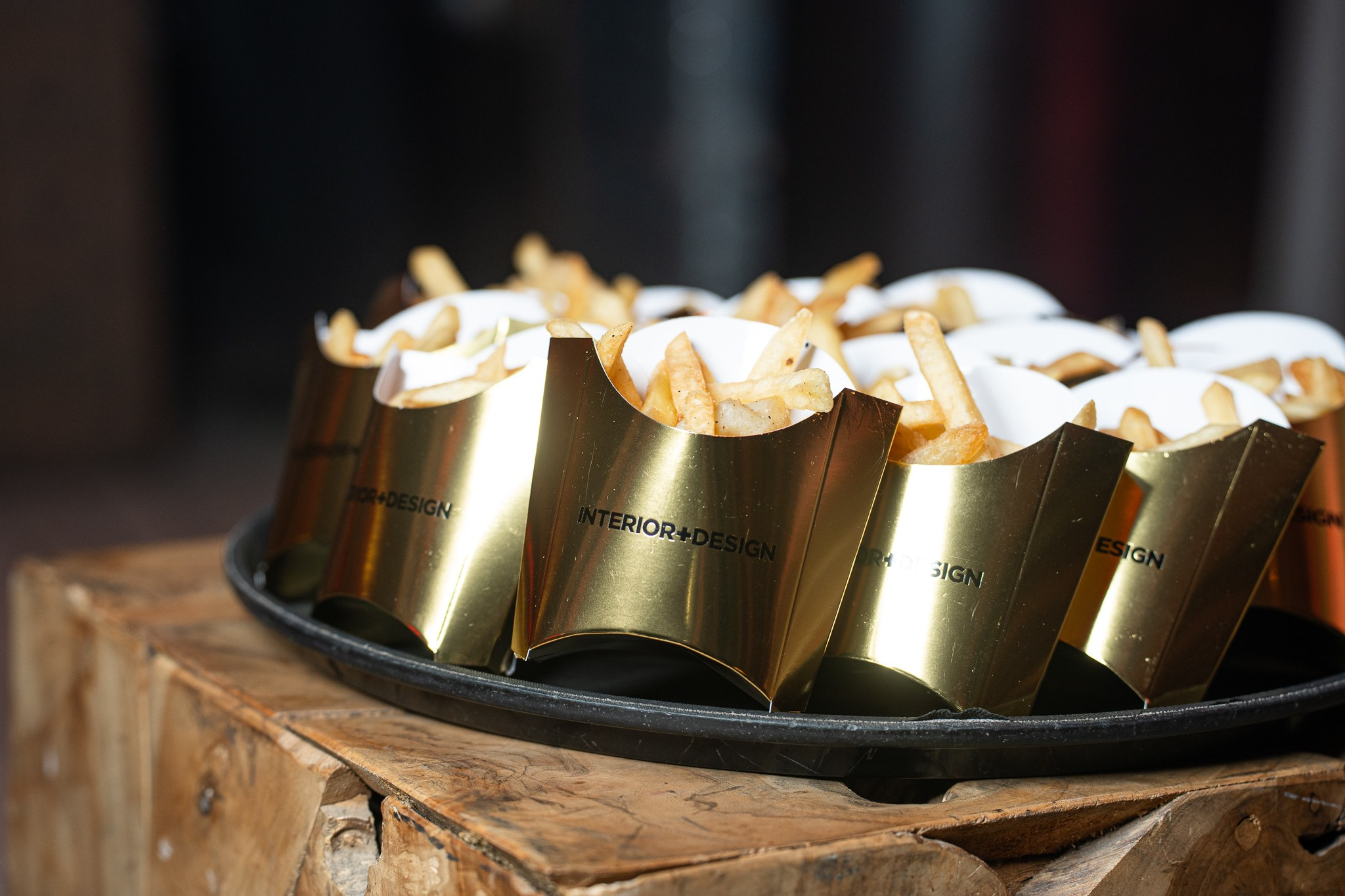 Традиционная золотая вечеринка INTERIOR+DESIGN, приуроченная к выходу главного номера года Gold Edition 2025. Фотограф Василий Буланов