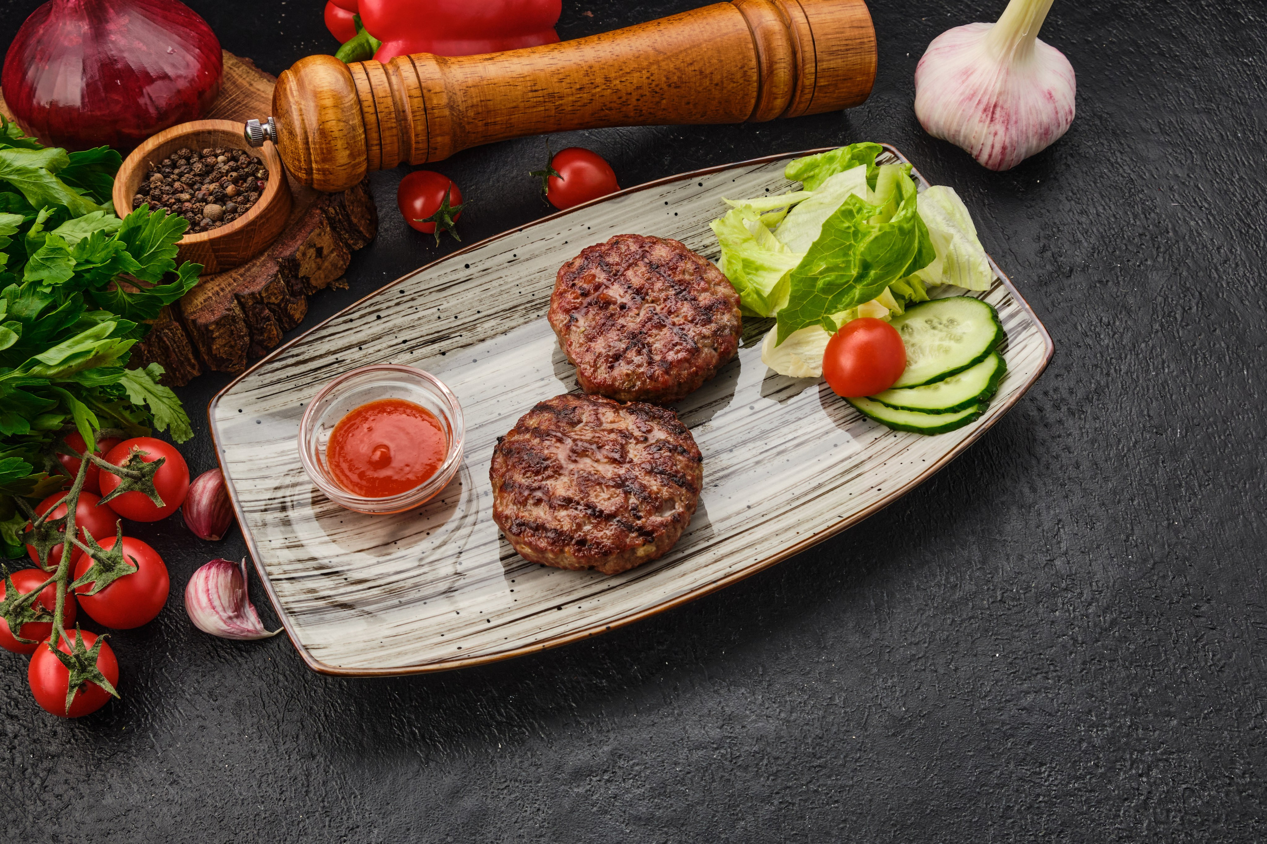 რესტორნის ფოტოგადაღება ბურგერებითა და გრილ მენიუთი | ფუდ ფოტოგრაფი და ინტერიერები თბილისი. კომერციული ფოტოგრაფი თბილისი | კერძებისა და პროდუქციის გადაღება | გორბაჩოვი ვიტალი