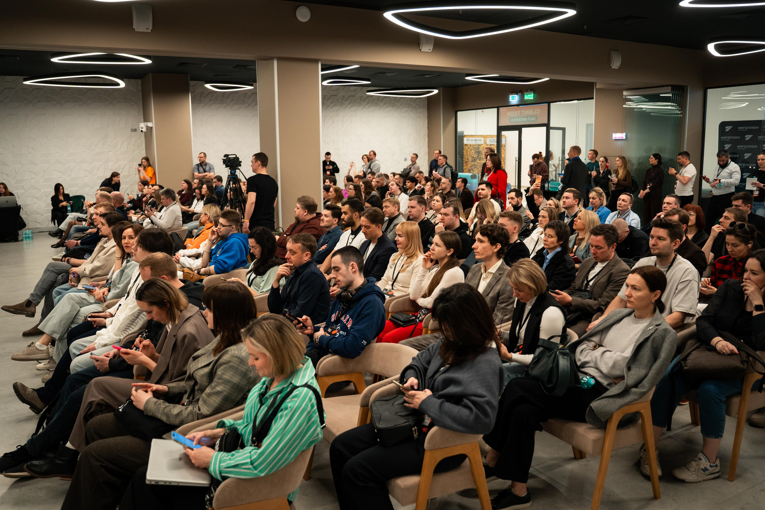 Global Tech Forum 27.03.2026. Коммерческий и художественный фотограф и видеограф в Москве Арсений Тургенев
