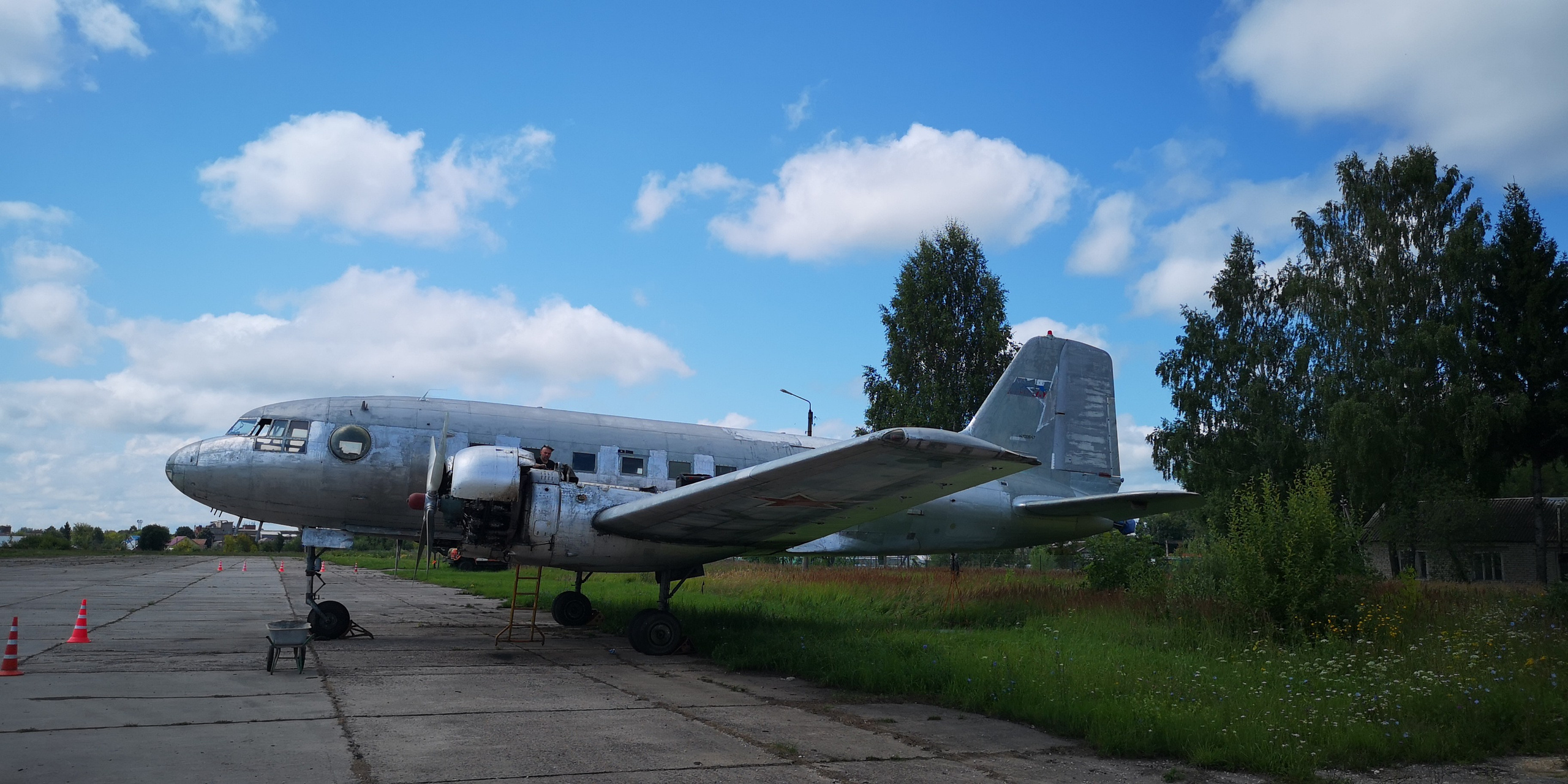 Ил-14Т «Голубая Мечта» (2019 г.). Фотоальбом показывающий увлекательный мир авиации и мир медведей Андрея Иванова