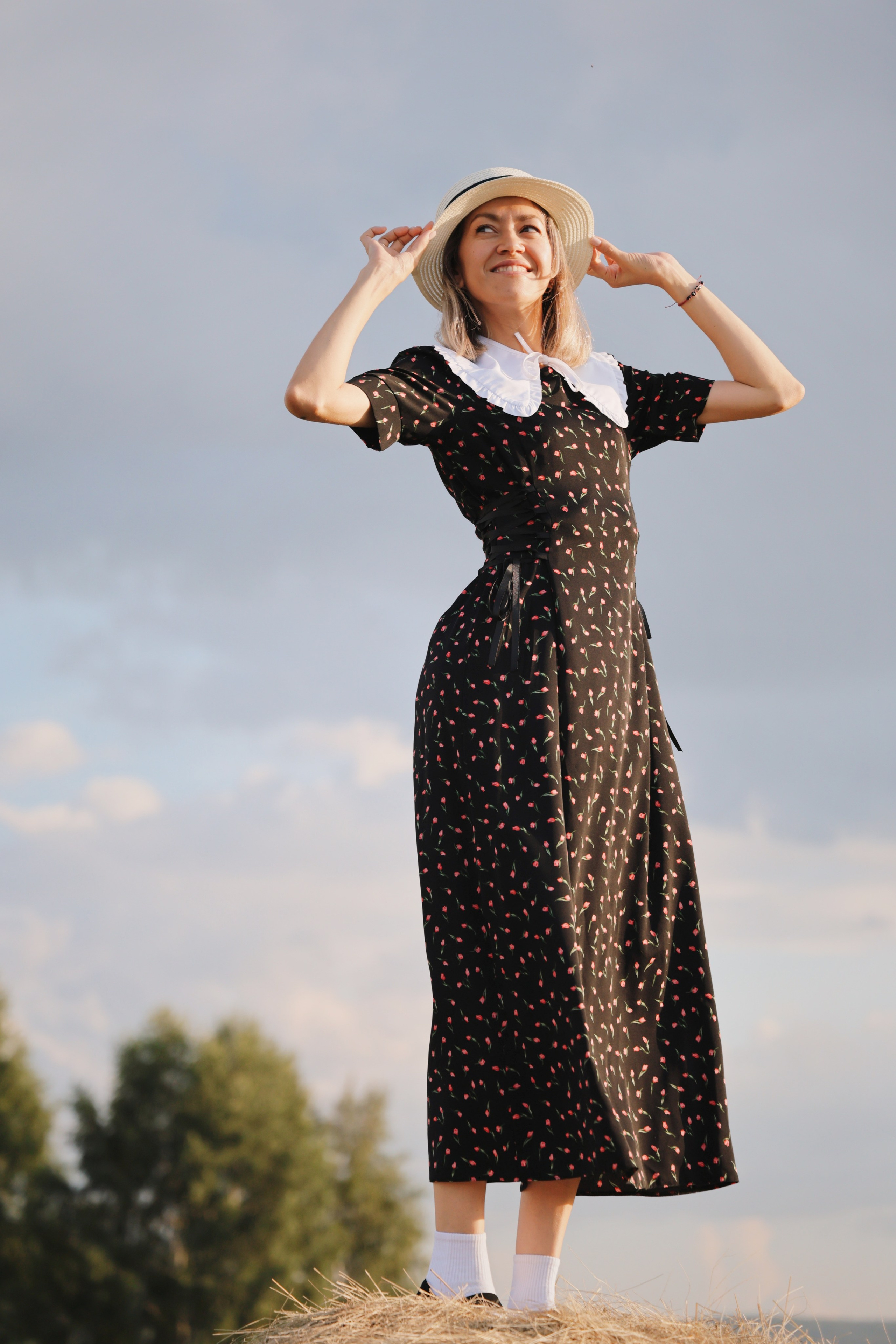 Три девицы на сене). Фотограф Марсель Батыршин