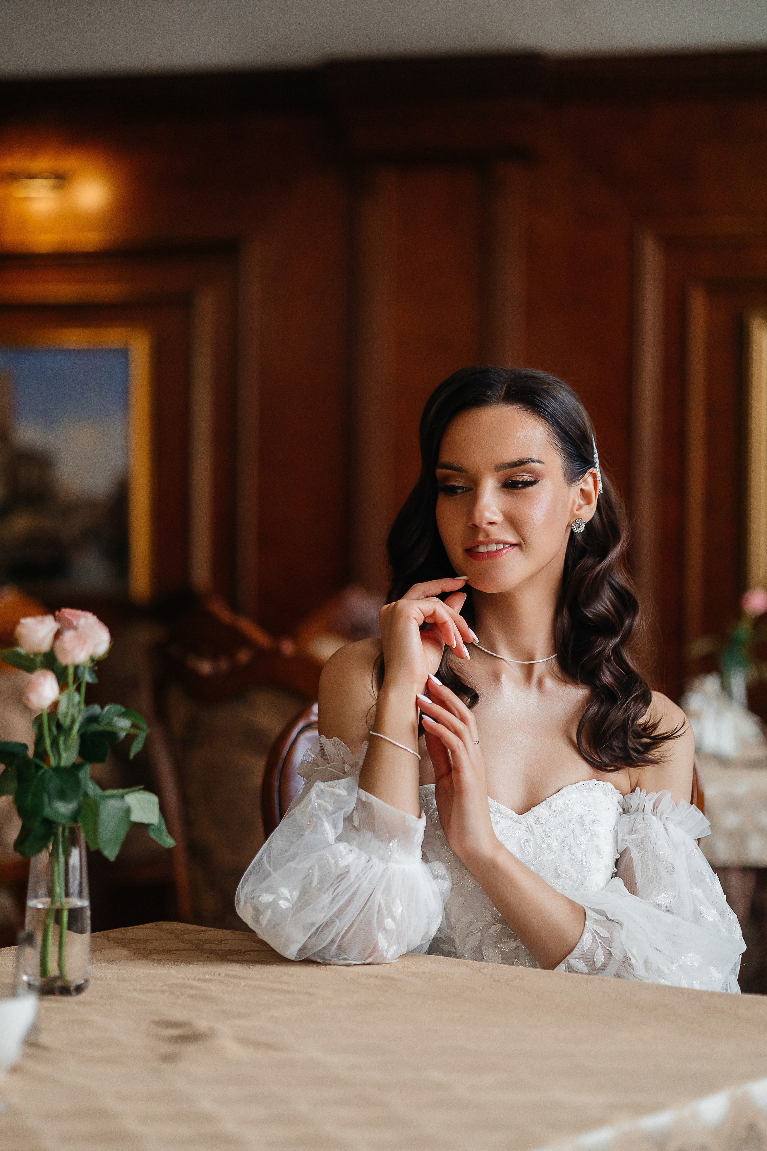 Волшебное утро невесты в номере отеля. Олег Сверчков | Свадебный фотограф Вологда