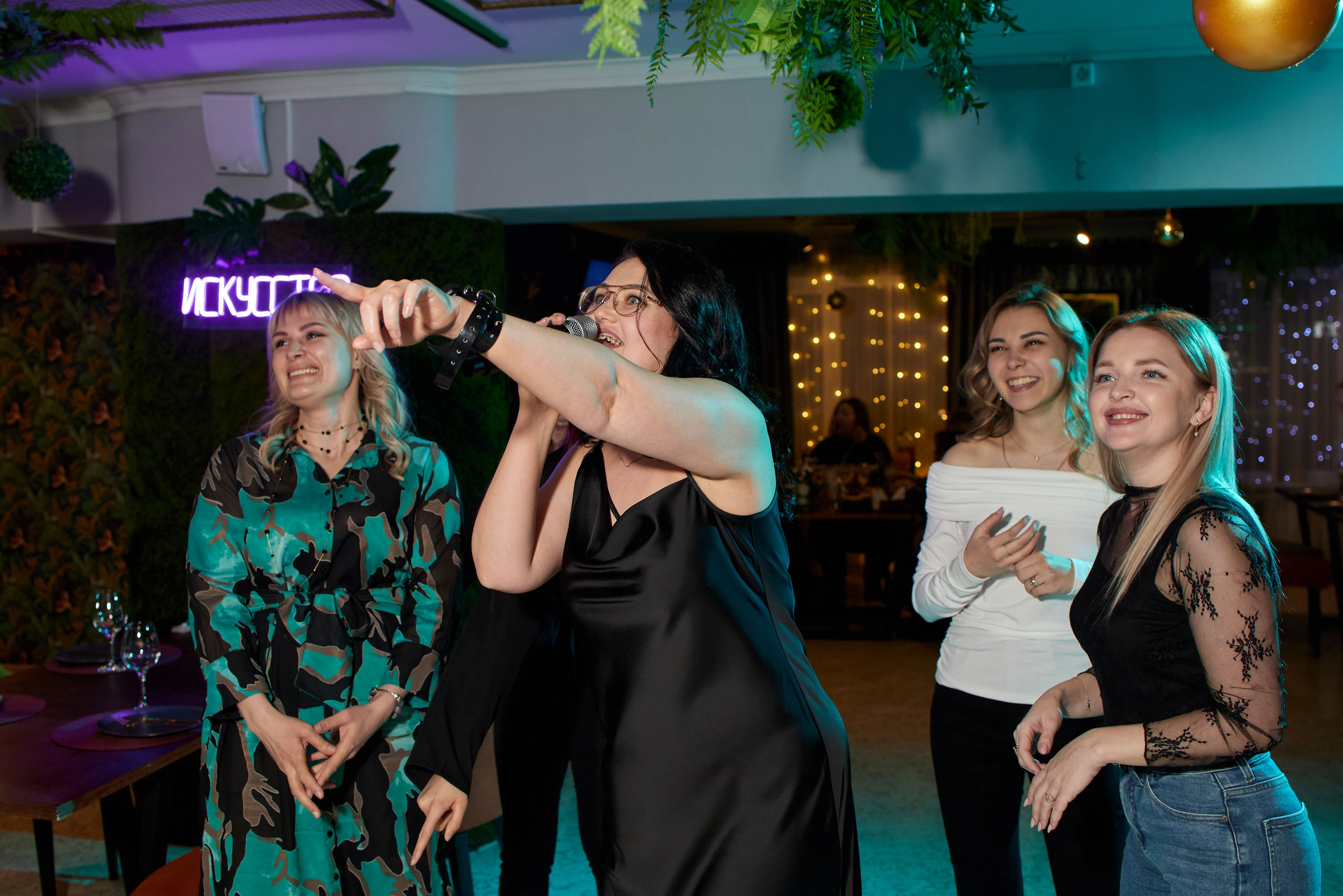 MAXIM & DAMIR | FOREST BAR | 8 МАРТА!. Главная