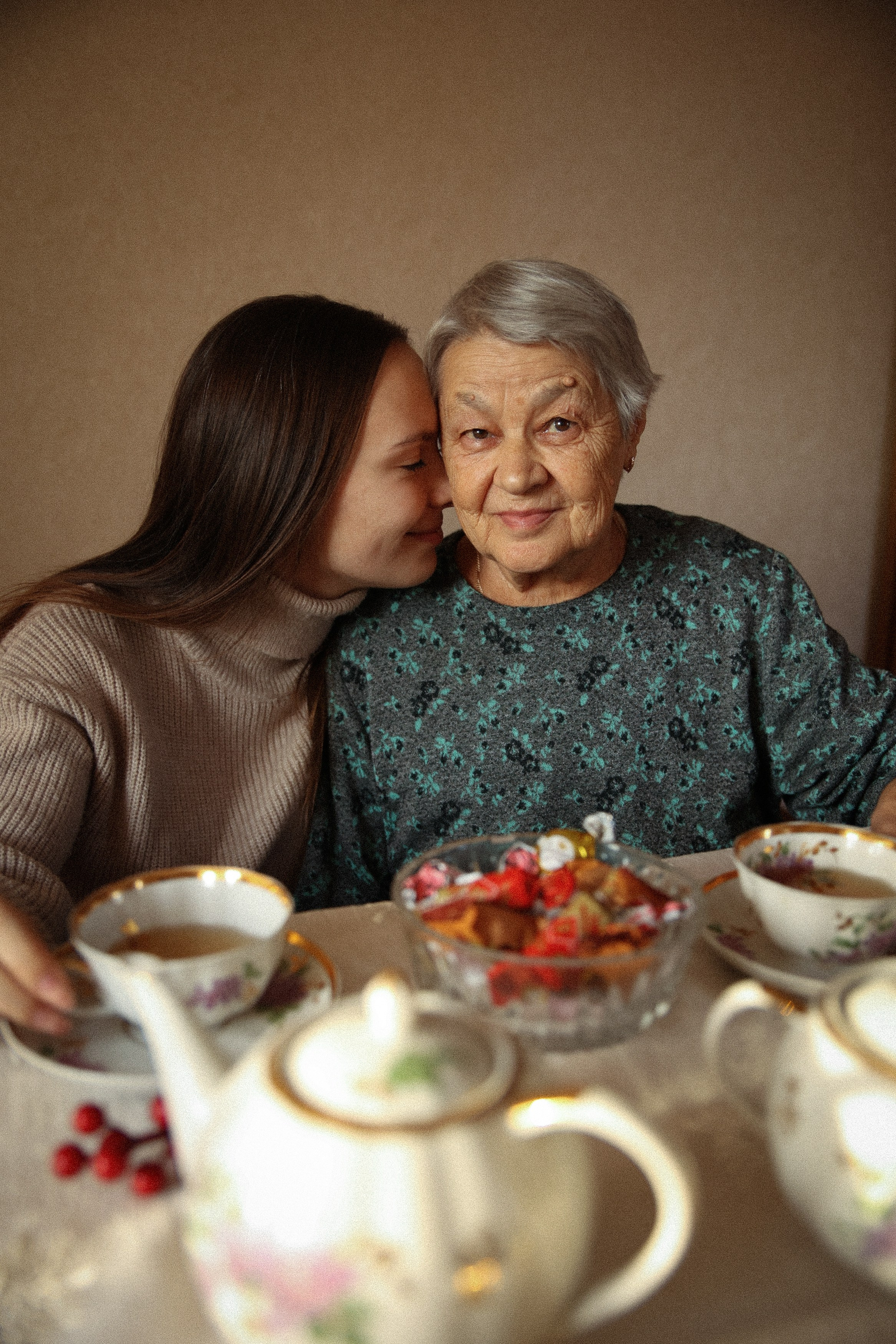 Семейная фотосессия домашняя фотосессия бабушка в гостях у бабушки. Фотограф Владимир Москва