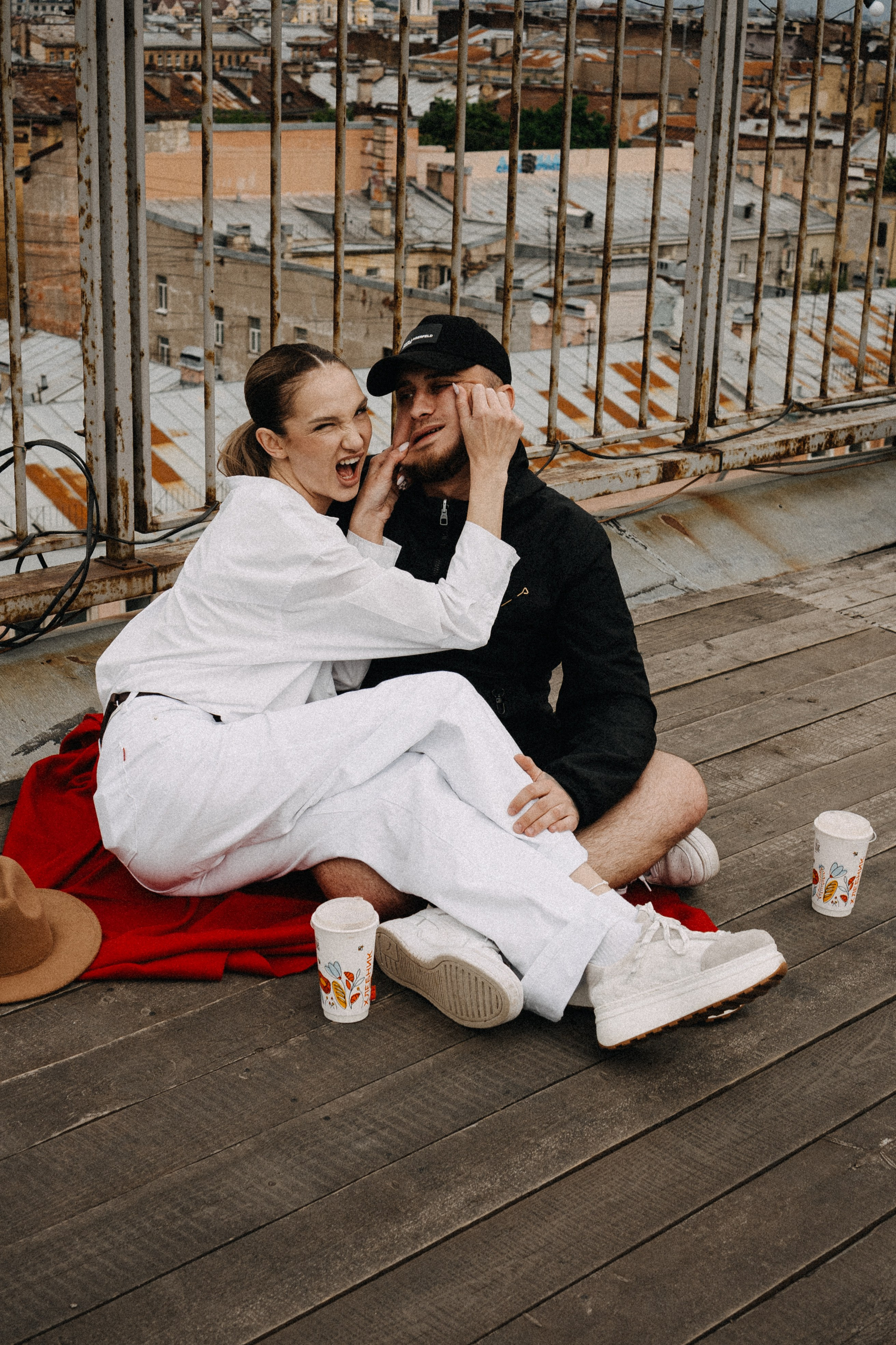 МЫ ГУЛЯЛИ ПРО КРЫШАМ ПИТЕРА. Профессиональный фотограф, Санкт-Петербург — Виктория Богомолова