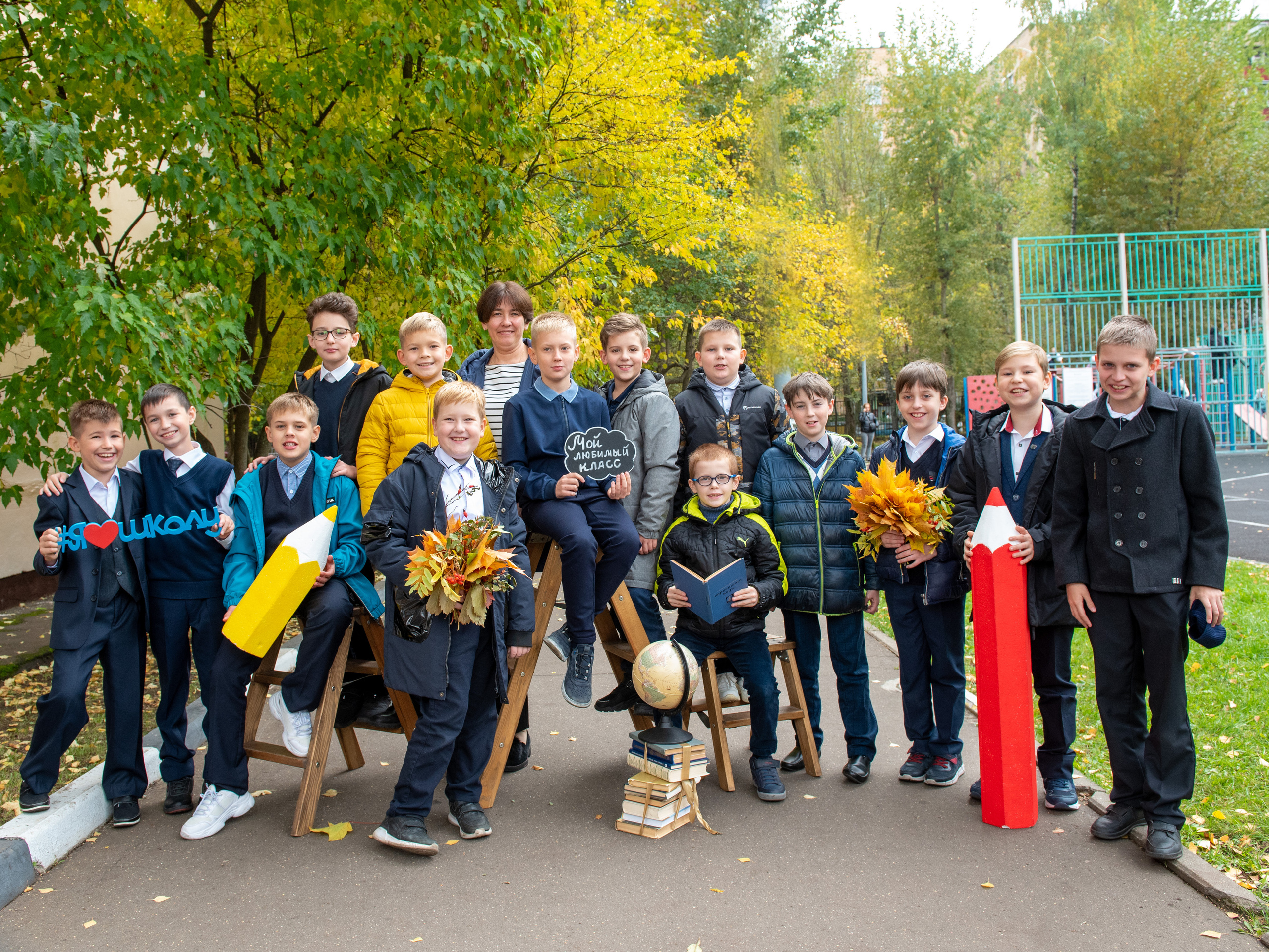 Фотосессия на школьном дворе. Семейный и детский фотограф в Москве Роксана Давлятерова