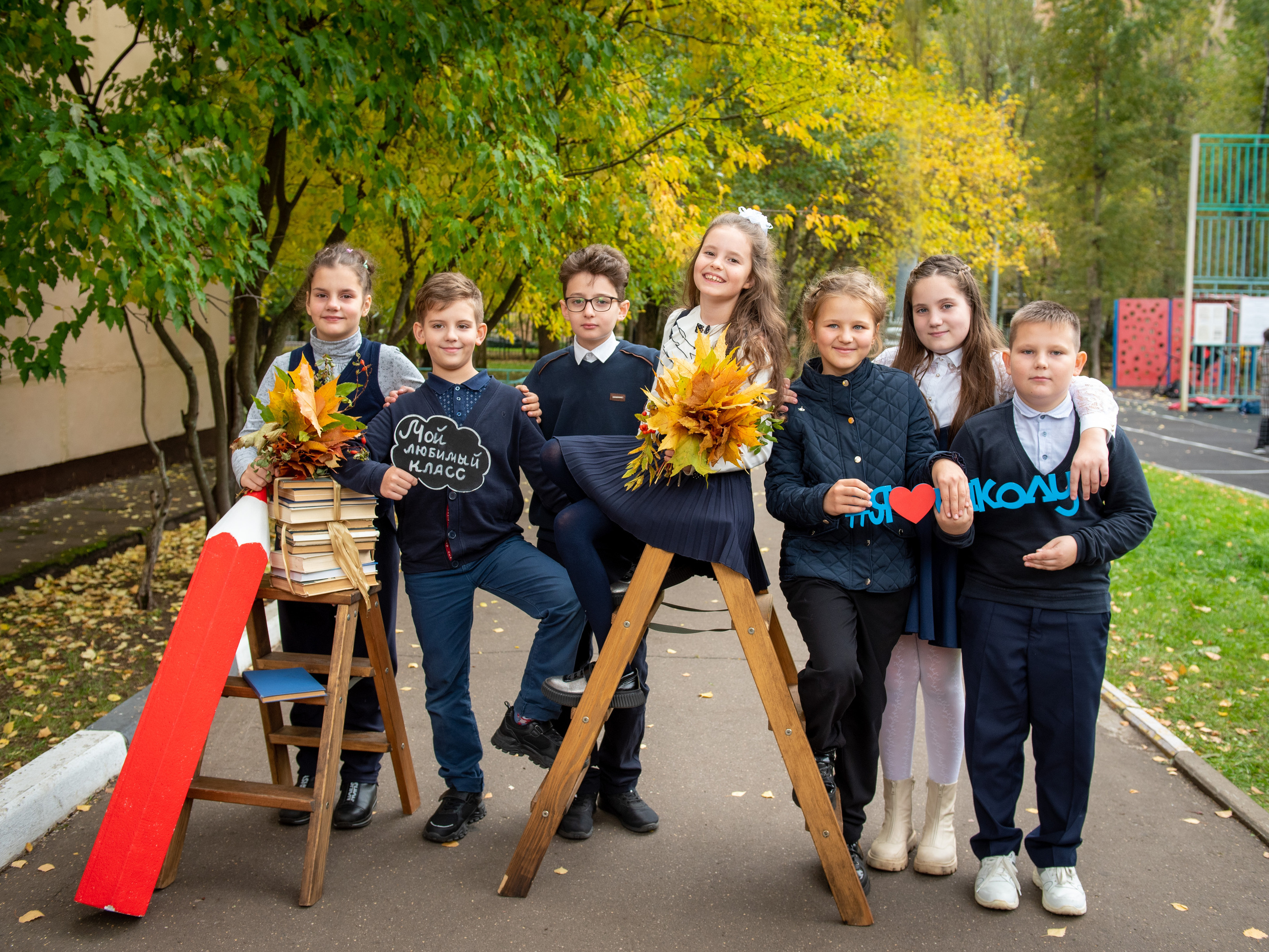 Фотосессия на школьном дворе. Семейный и детский фотограф в Москве Роксана Давлятерова