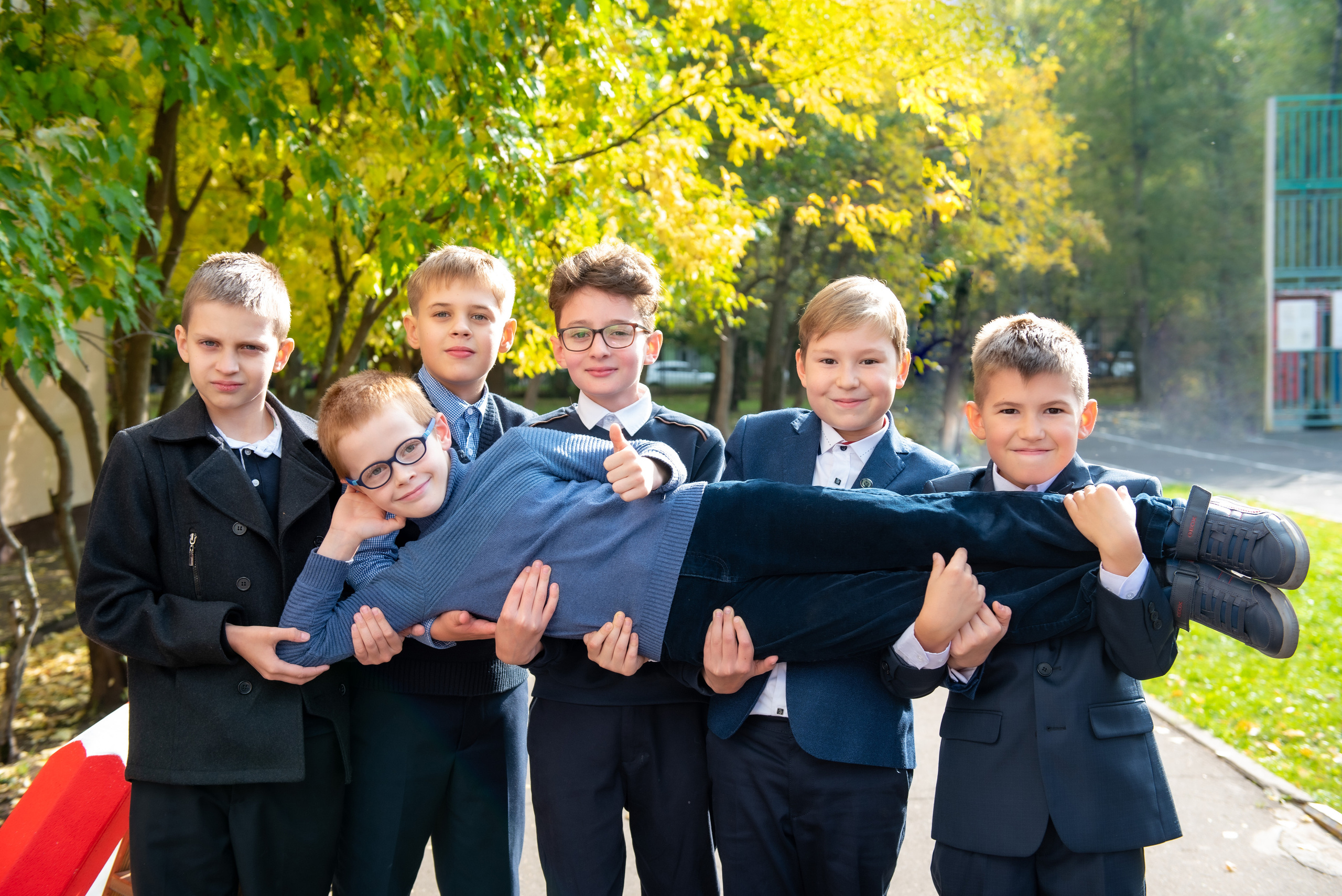 Фотосессия на школьном дворе. Семейный и детский фотограф в Москве Роксана Давлятерова