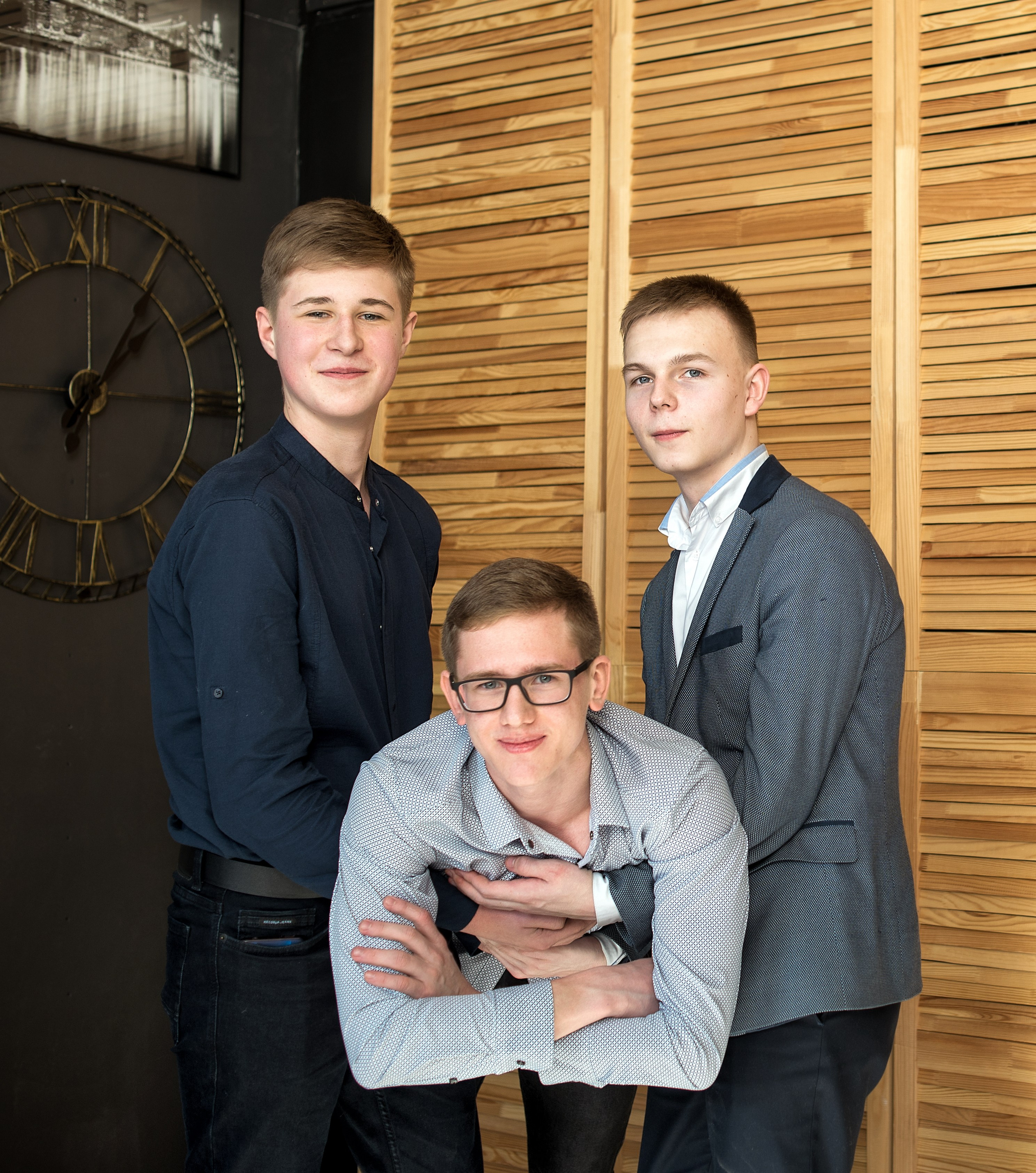 Пример съемки старшеклассников для альбома с наполнение «премиум» стиль съемки классический. Выпускные альбомы для школ и детских садов в Иваново