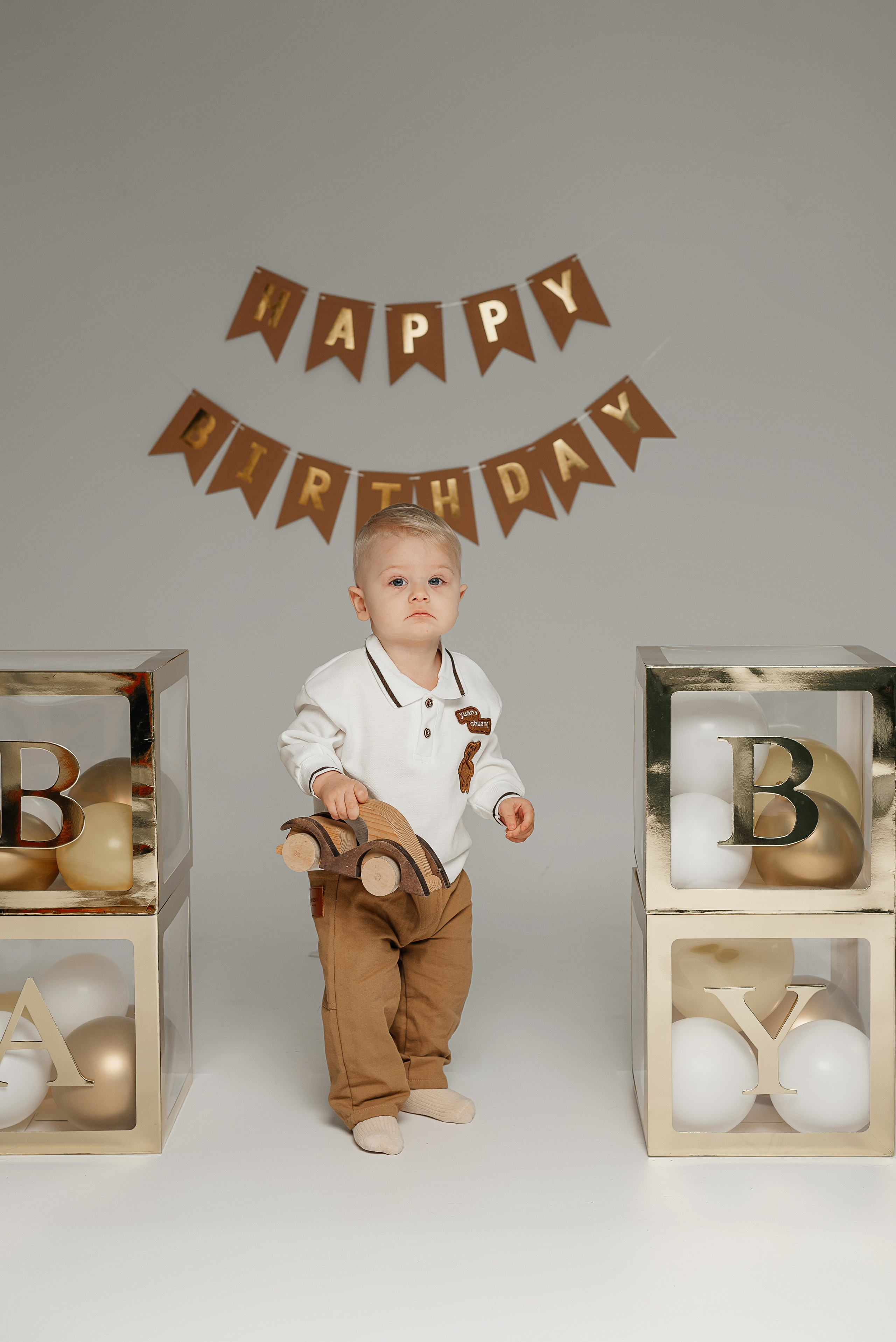 Классический минимализм на бумажном фоне. Свадебный, семейный и школьный фотограф в Бийске Ксения Мамаева