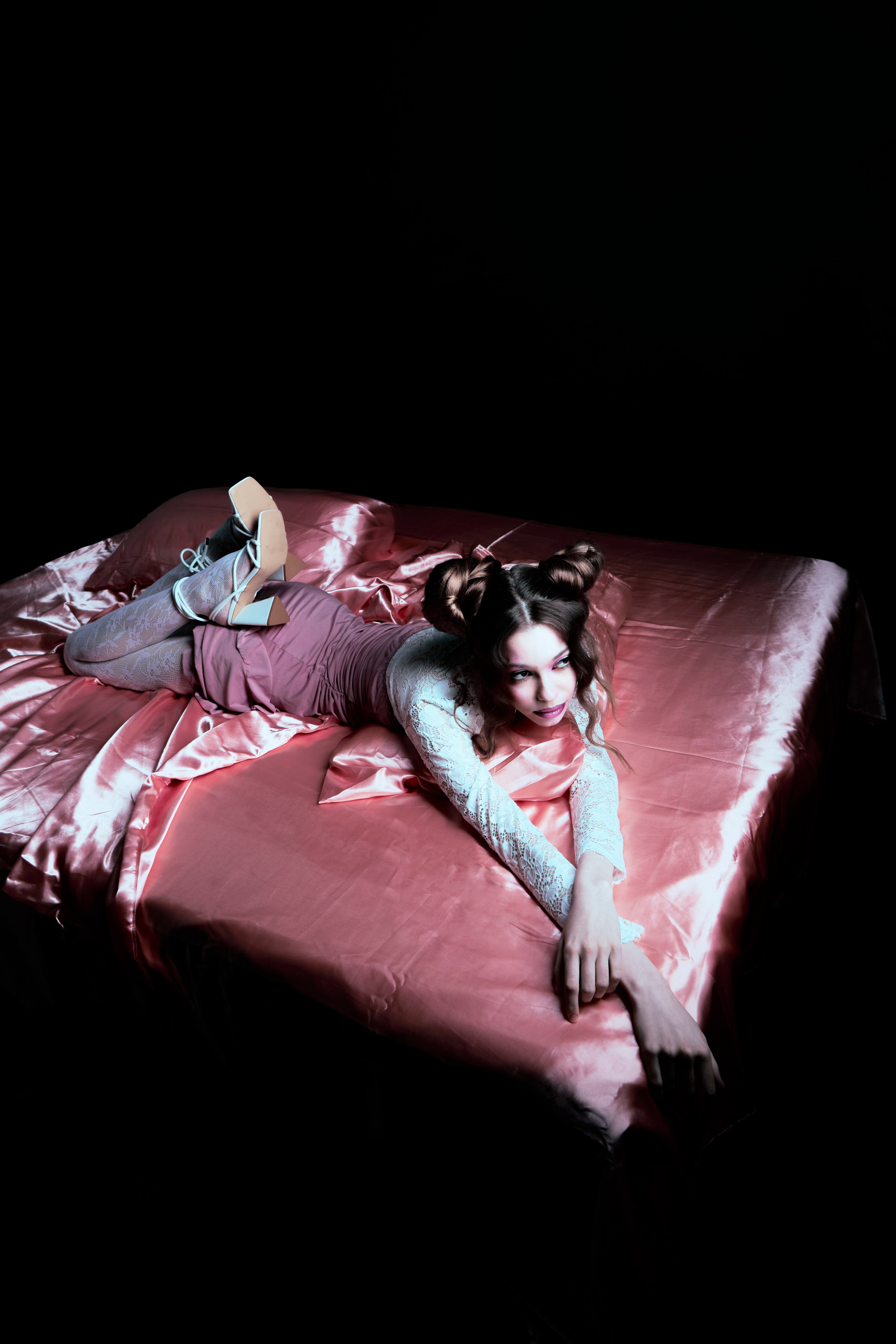 Pink Bed. Arina Kharakhashian