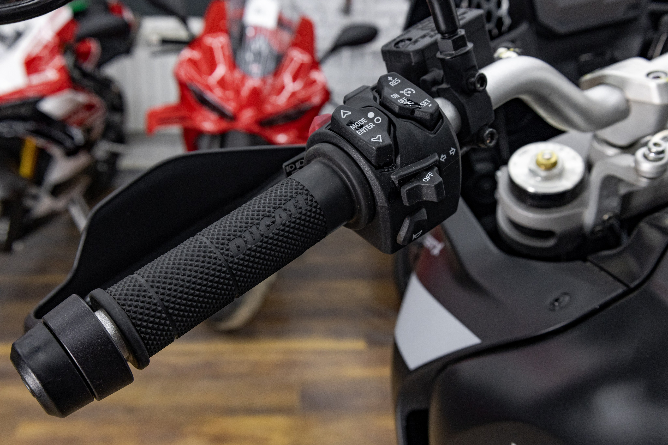 Фотосессия с мотоциклами и автомобилями. Предметный фотограф в Москве и Московской области