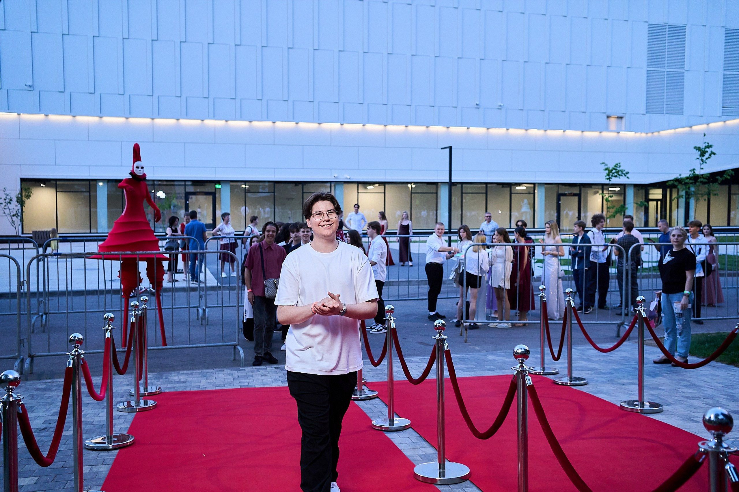 Выпускной 2024 концертный зал Академия ВТБ. Фотограф и Видеограф в Москве. Олег Корушев