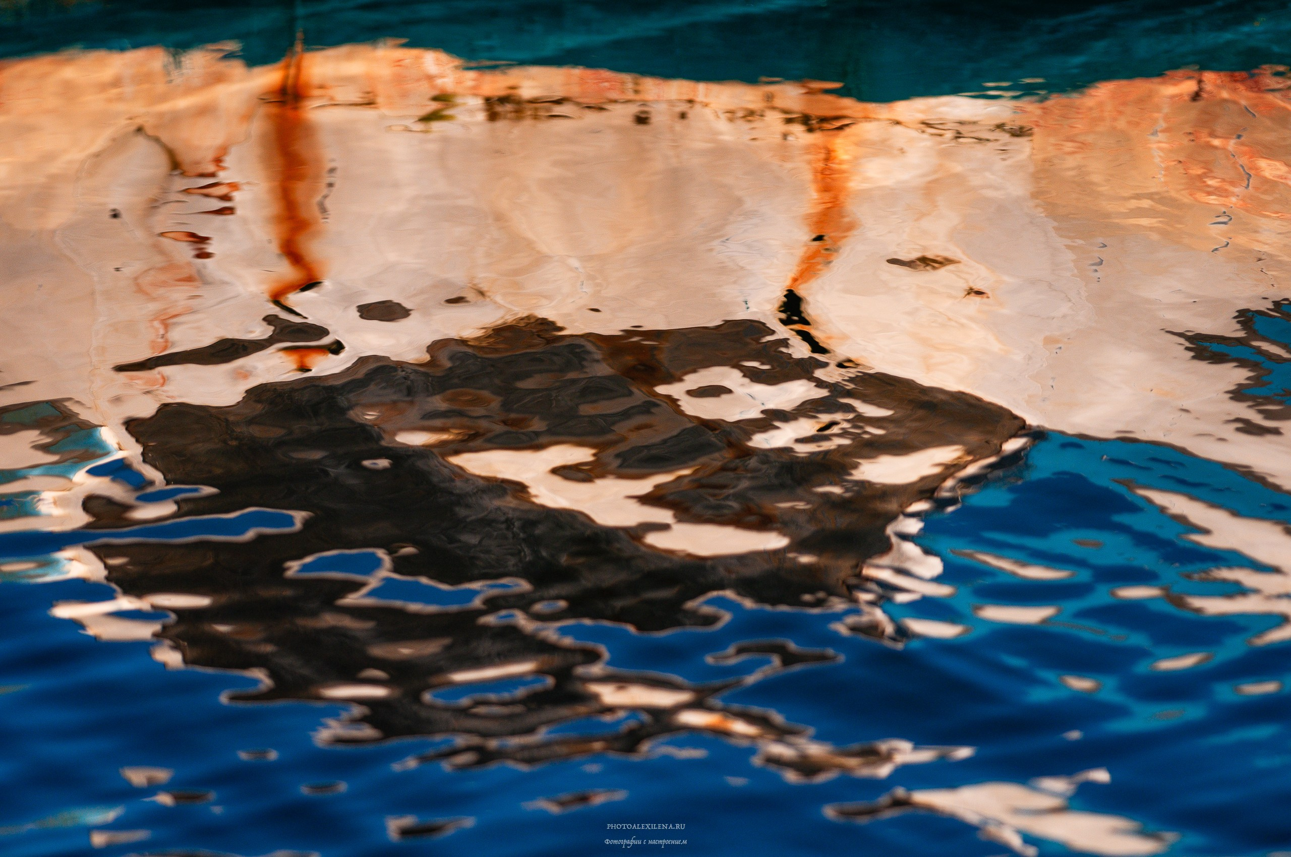 Отражение в воде. Авторские стильные фотокартины