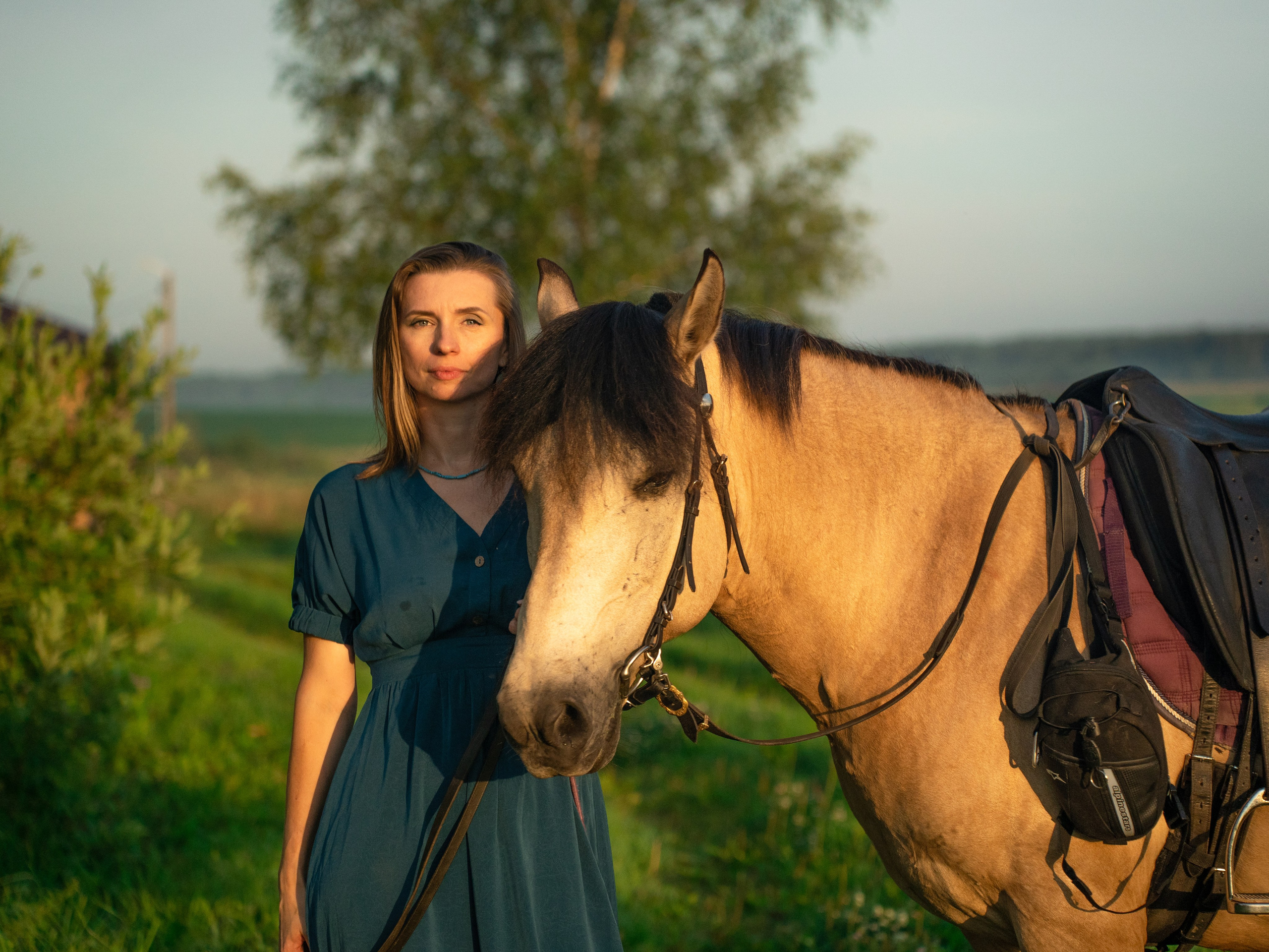 Выйти в лето в поле с конем. Видеограф и фотограф в Москве Анастасия Рябчикова