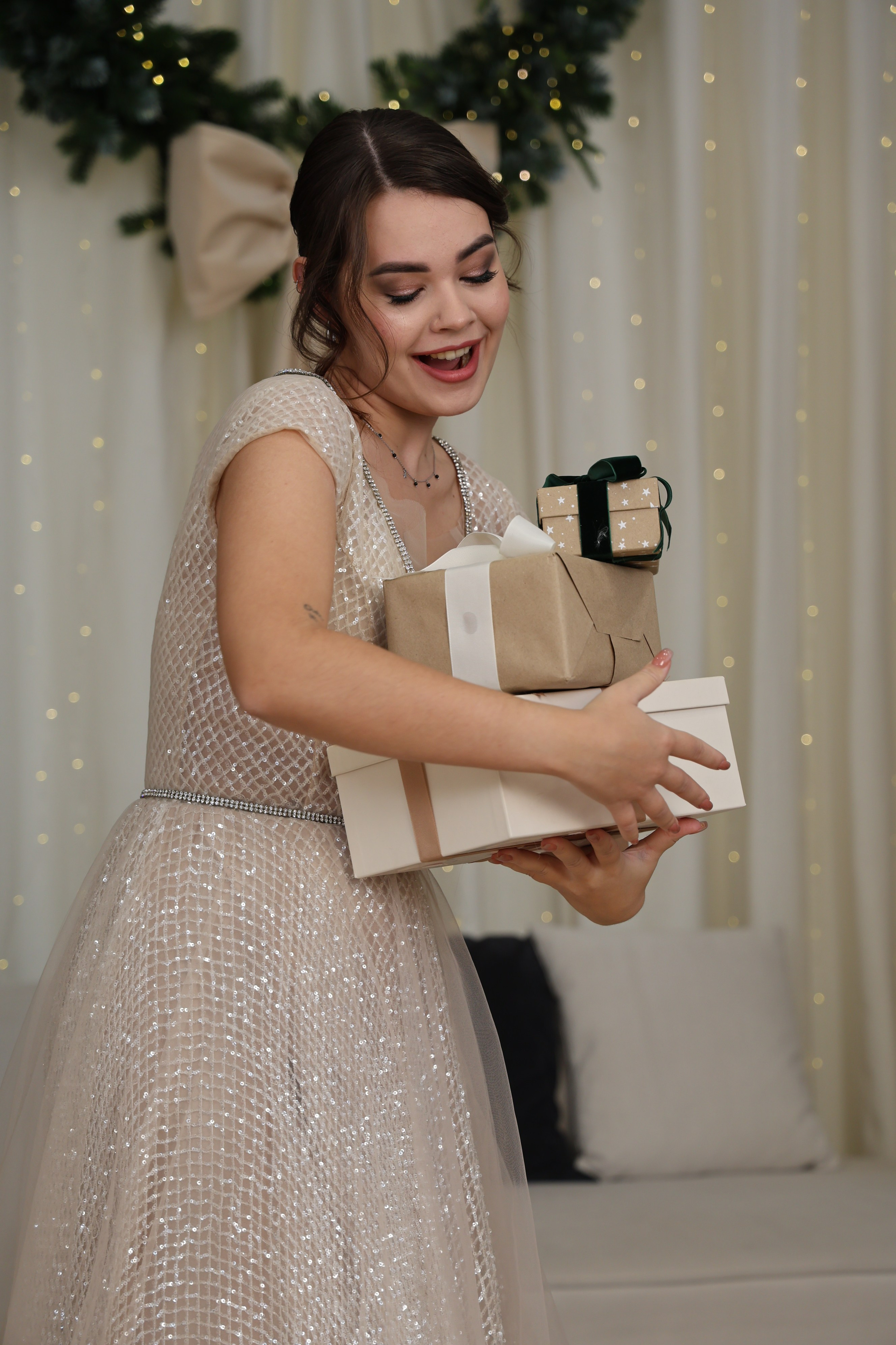 Фотосессия, Новый год, красивое платье, подарки, шампанское. Свадебный, семейный, женский и детский фотограф из Екатеринбурга