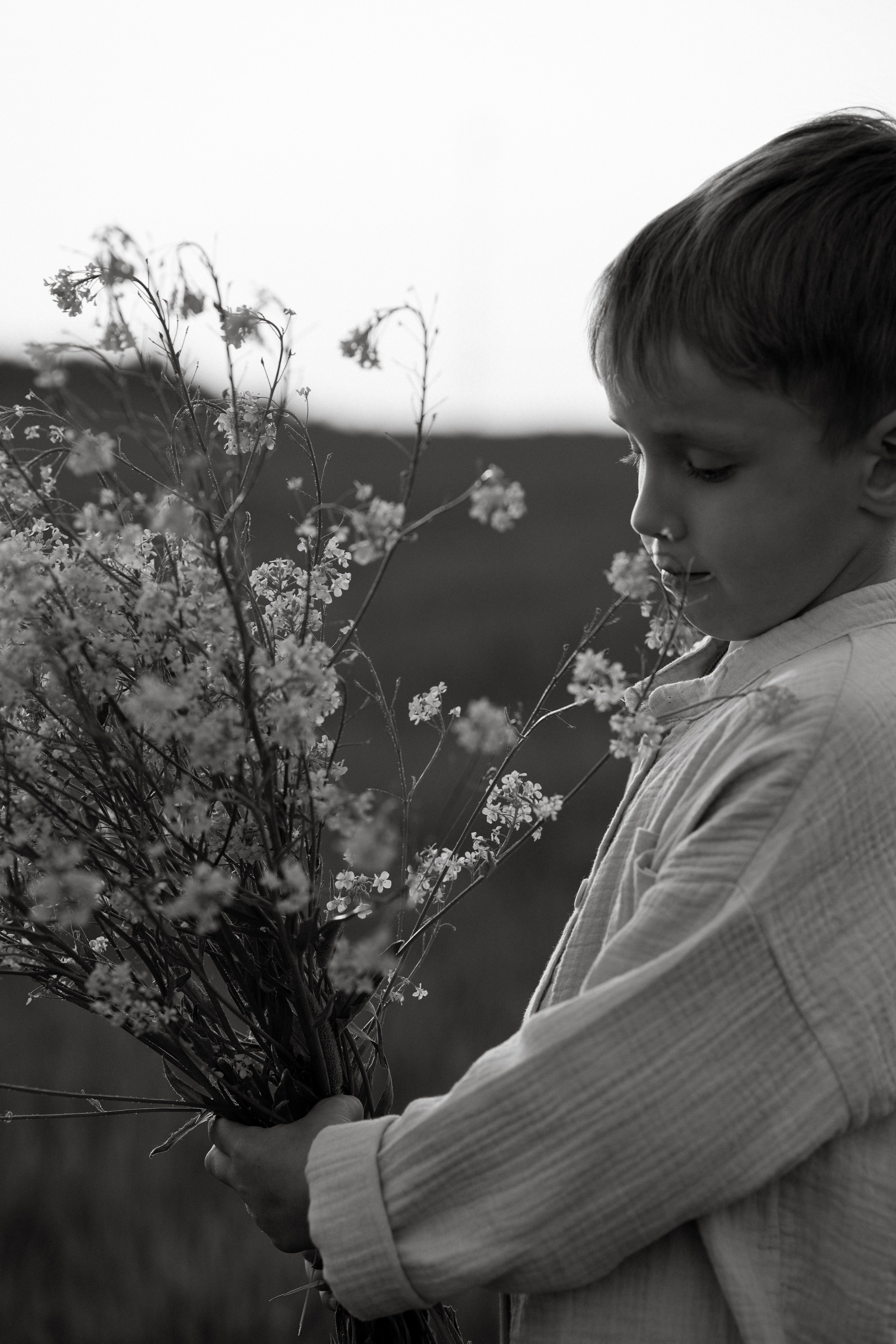 Ксюшенька, Кристиночка и Кирюшенька в поле. Семейный и портретный фотограф в Санкт-Петербурге Татьяна Гримоть
