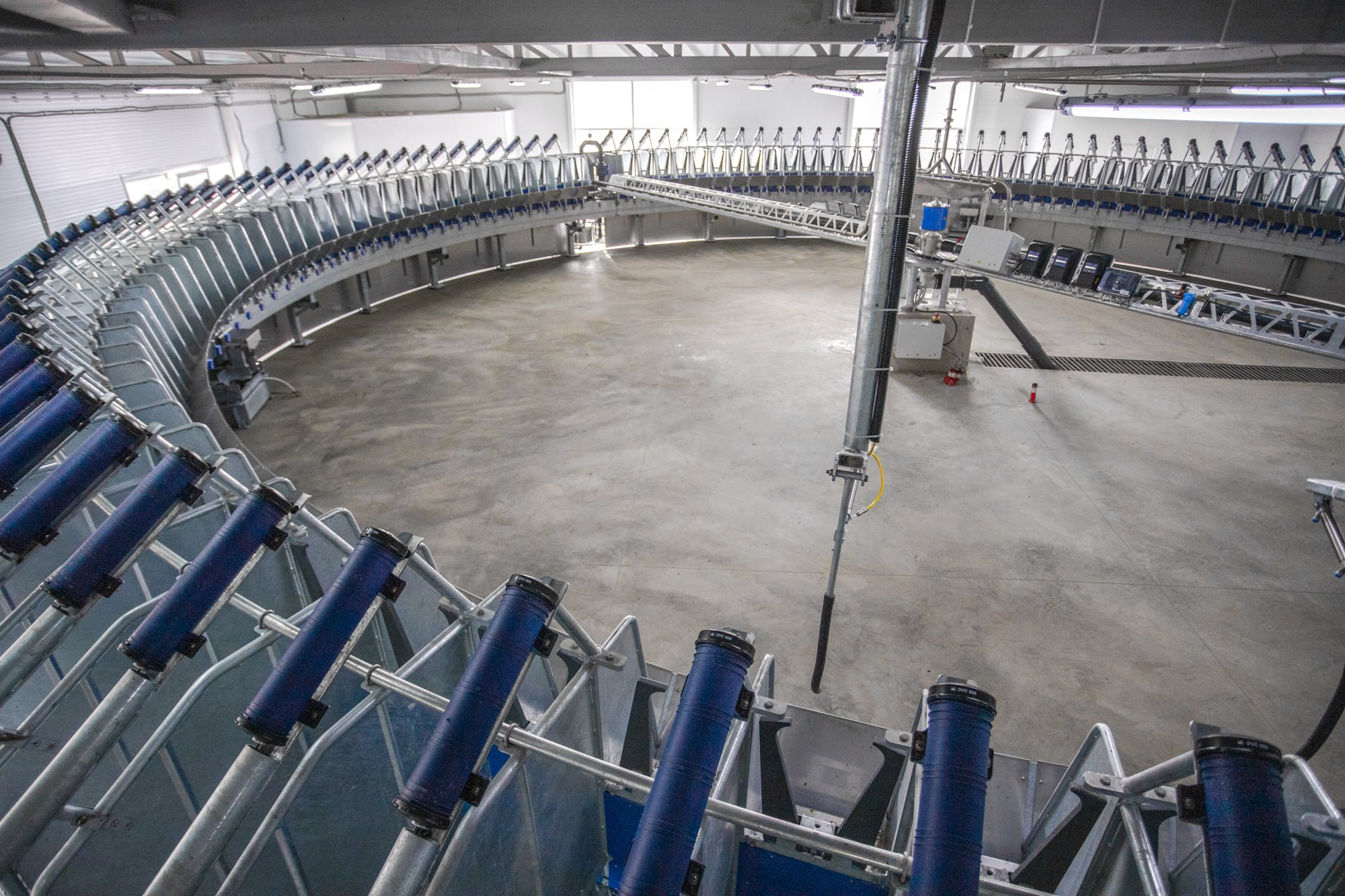 Открытие карусели для дойки скота. Репортажный, промышленный и маркетплейс-фотограф Дмитрий Чернат