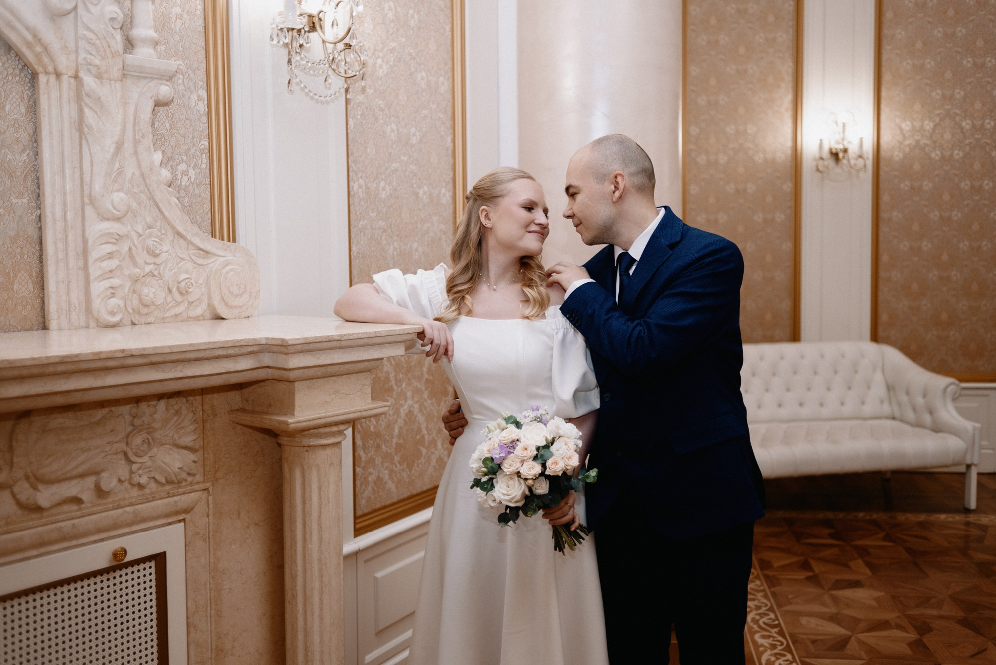 Свадебный фотограф в Тюмени — Фотосессия Максима и Лизы на крыше и в студии. Портретный фотограф Тюмень Дарья Мустафина