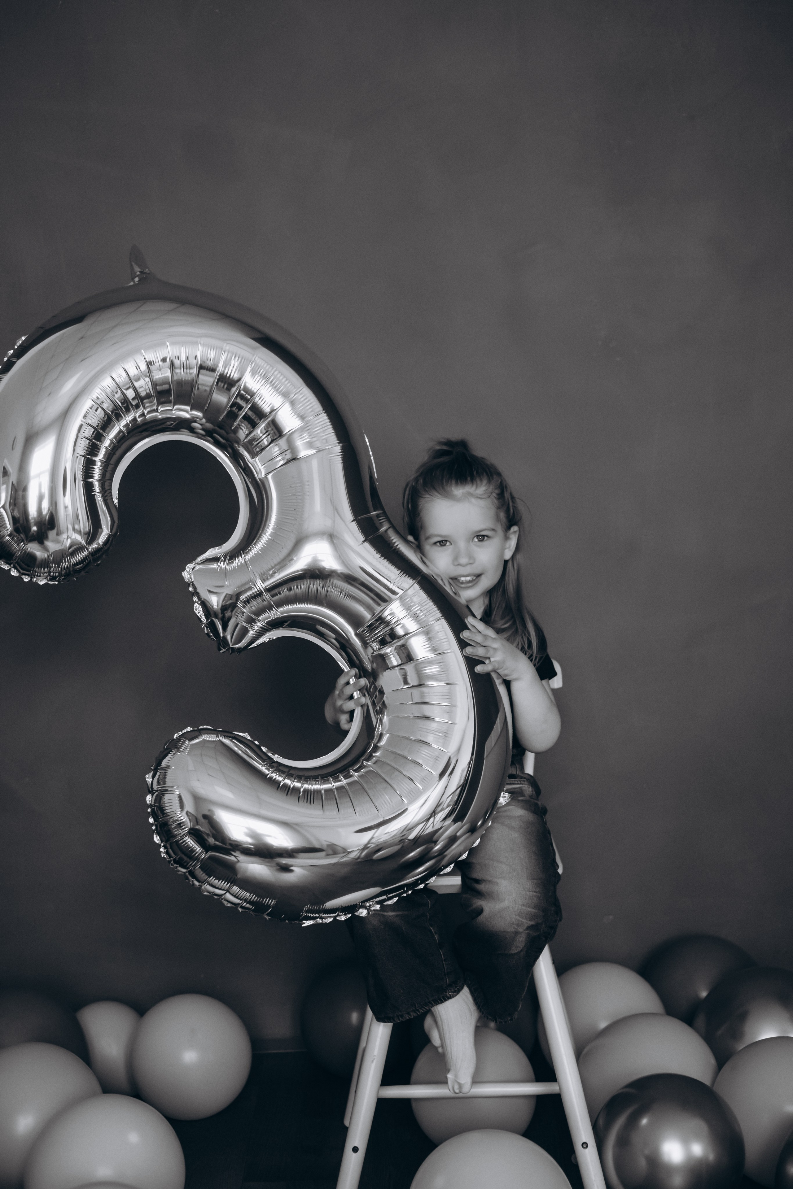 Фотосессия «День рождения» в минималистичной студии. Фотограф Новосибирск Анна Рождественская