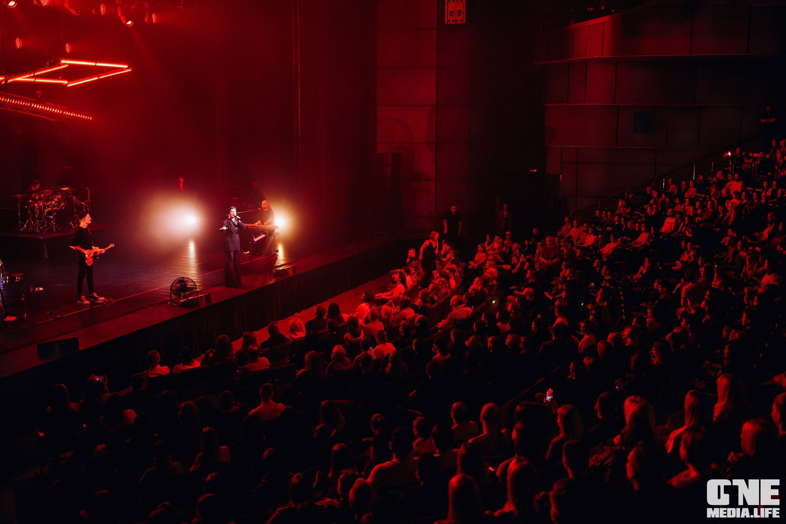 Фоторепортаж с концерта Ёлки. One Media Life: фоторепортажи, фотоотчеты с мероприятий и заведений