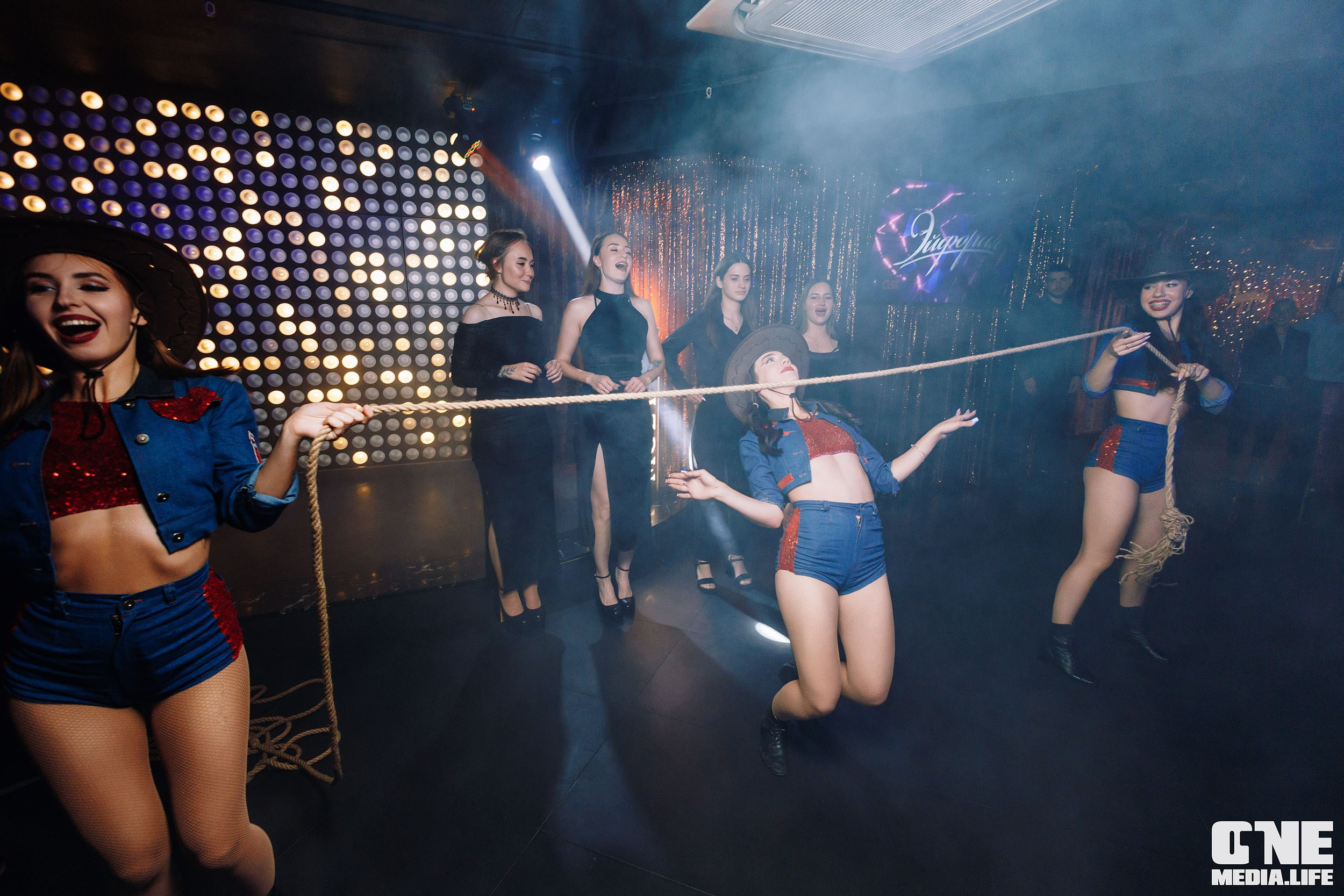 Фоторепортаж из караоке-клуба Эйфория. One Media Life: фоторепортажи, фотоотчеты с мероприятий и заведений