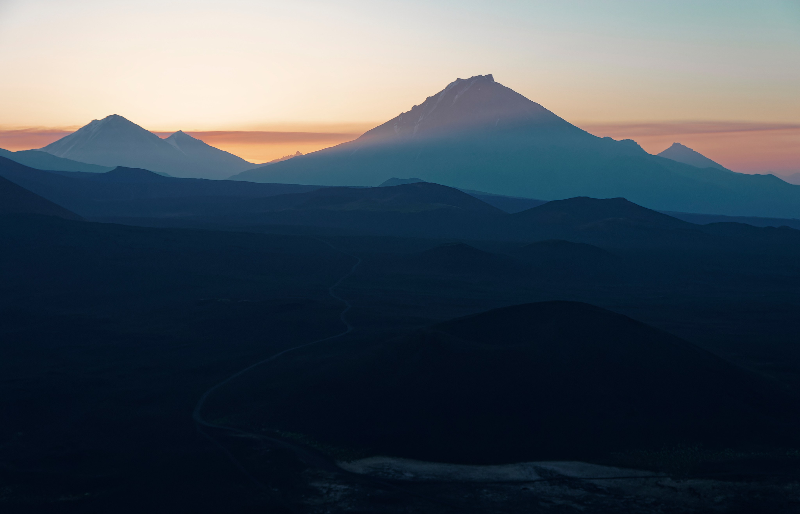 Камчатка, закатный вид на вулкан Большая Удина