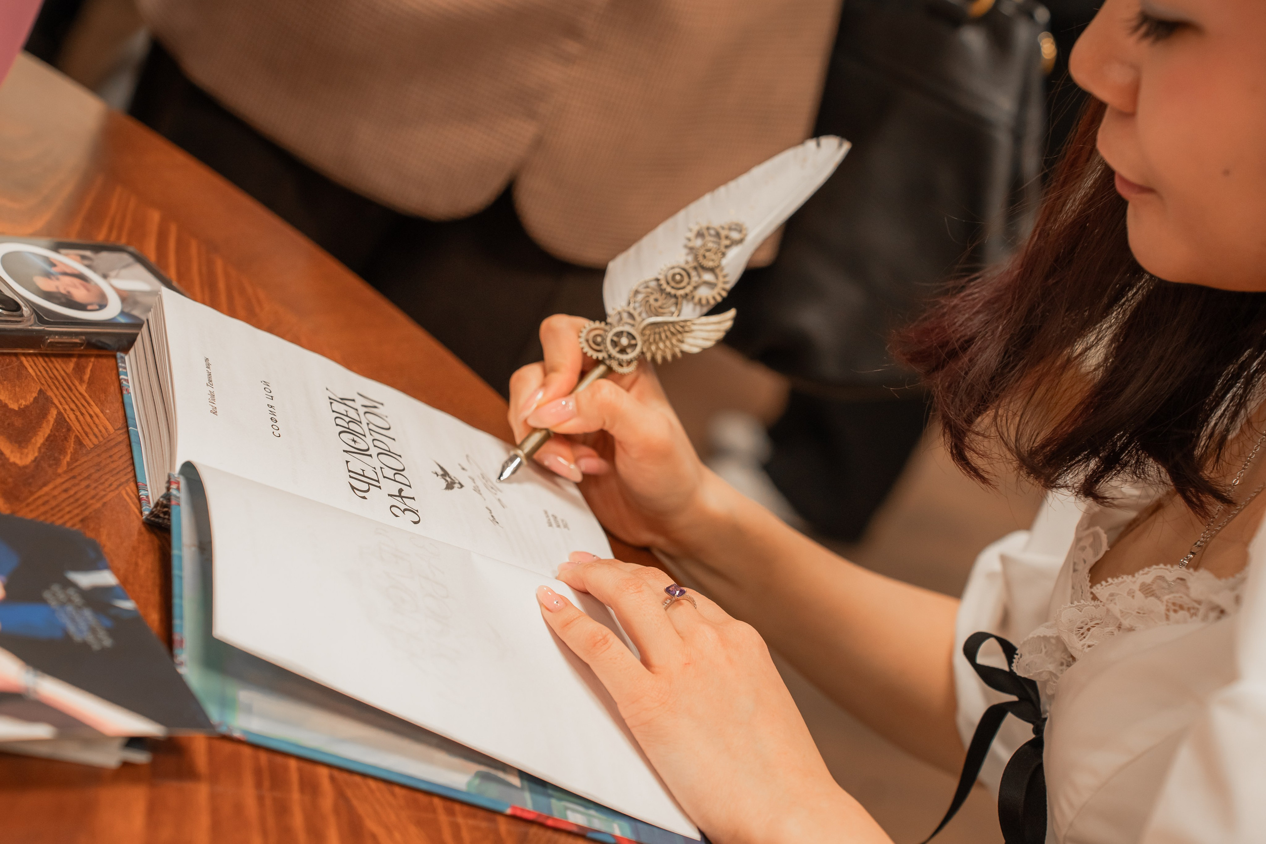 Презентация книги «Человек за бортом», автор София Цой. Репортажный фотограф Анастасия Рубцова