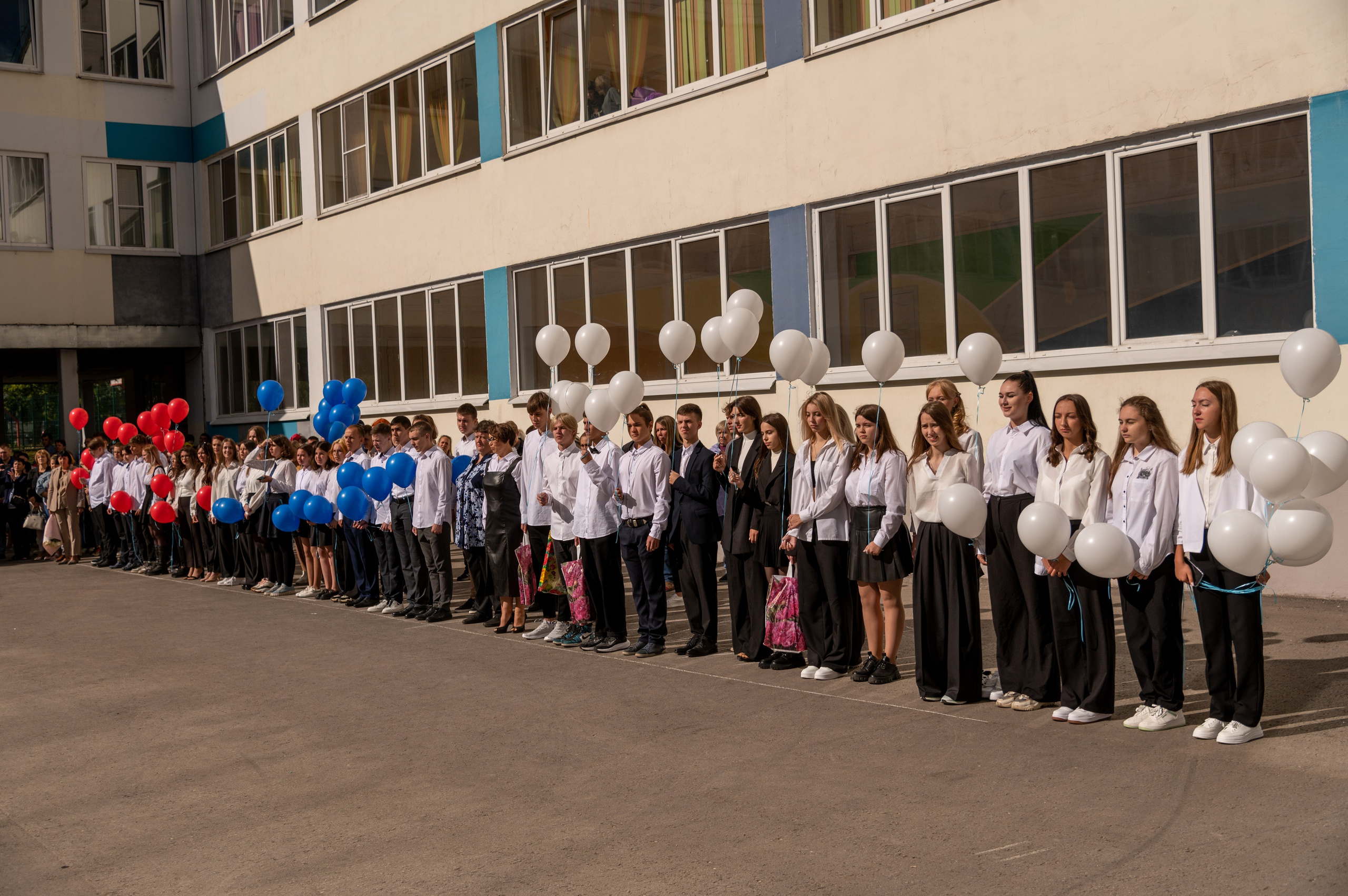 Школьная фотосессия в Туле. Портретный, семейный, свадебный фотограф. Бизнес, контент съёмка. Тула