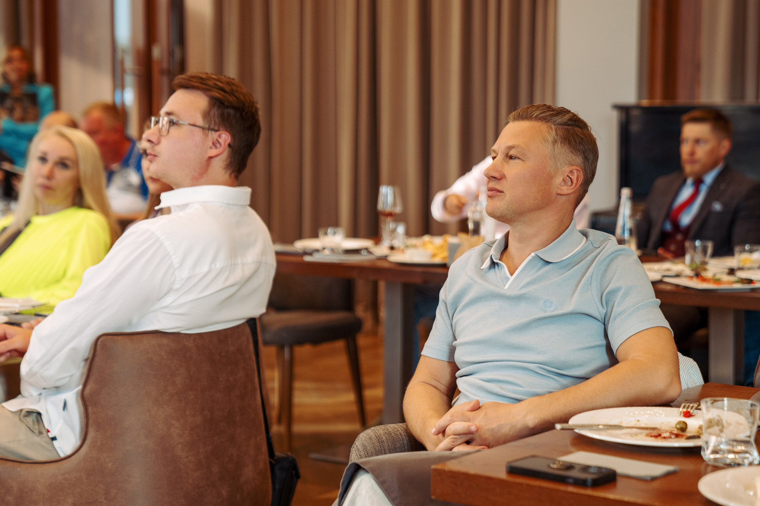 Фотосъемка делового обеда и презентации для инвесторов. Саша Потапкин Фотограф. Сочи, Екатеринбург, Москва