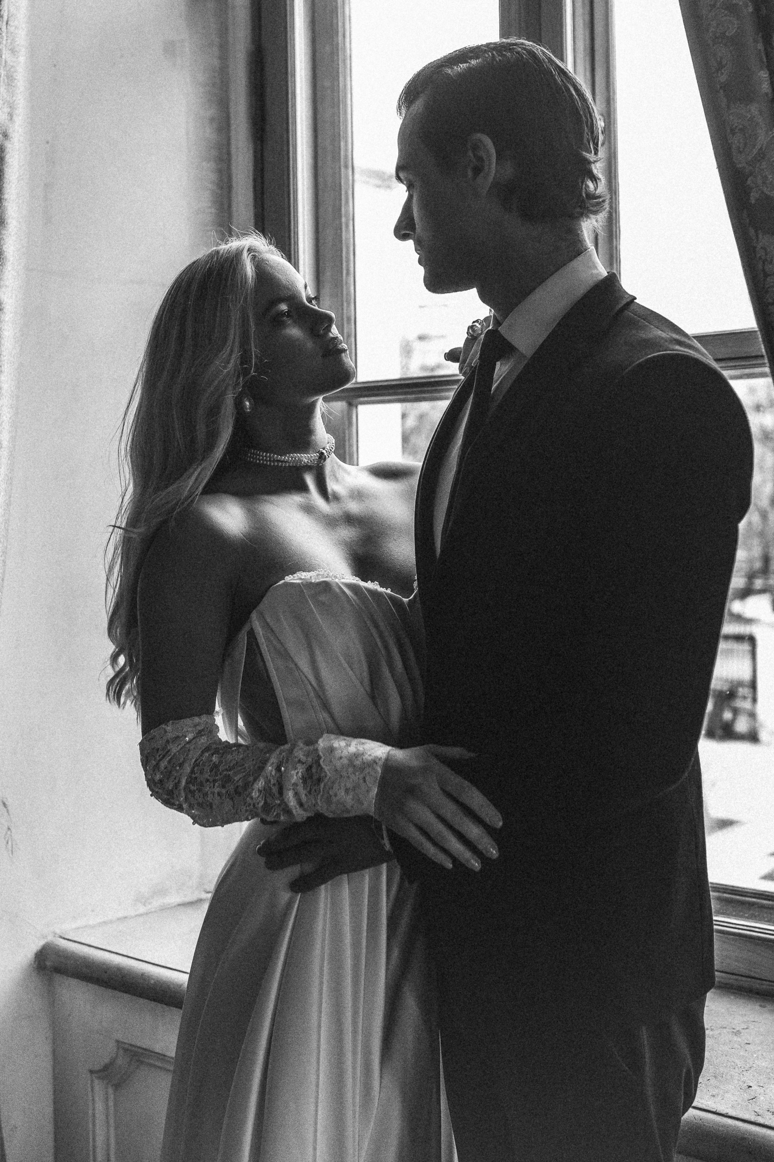 Свадебная фотосессия в Пушкинской библиотеке. Свадебный фотограф в Москве Анна Полушина