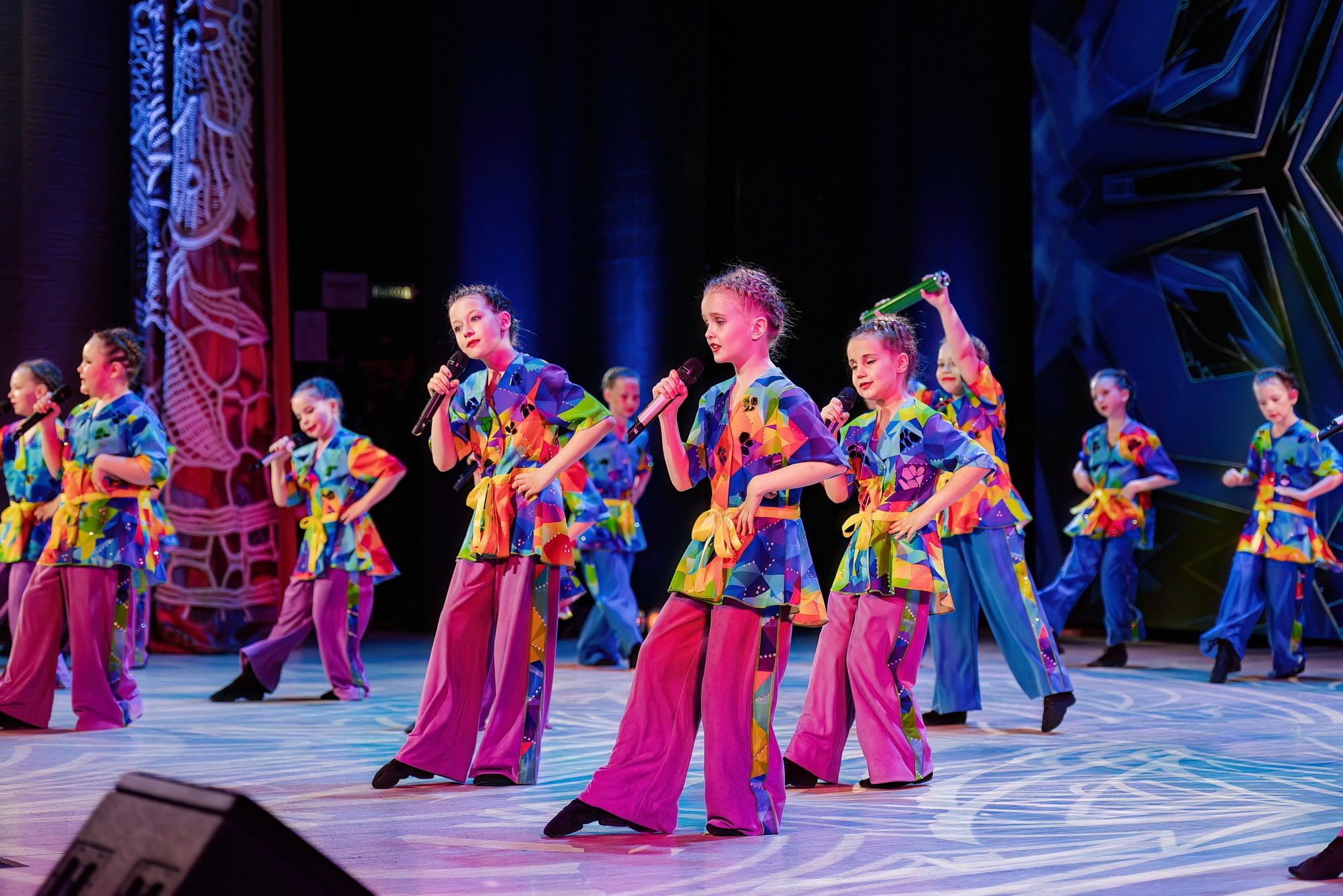 Отчетный концерт Образцового коллектива Алтая театра эстрадной песни «Созвездие». Свадебный и репортажный фотограф Никита Сницарев в Барнауле