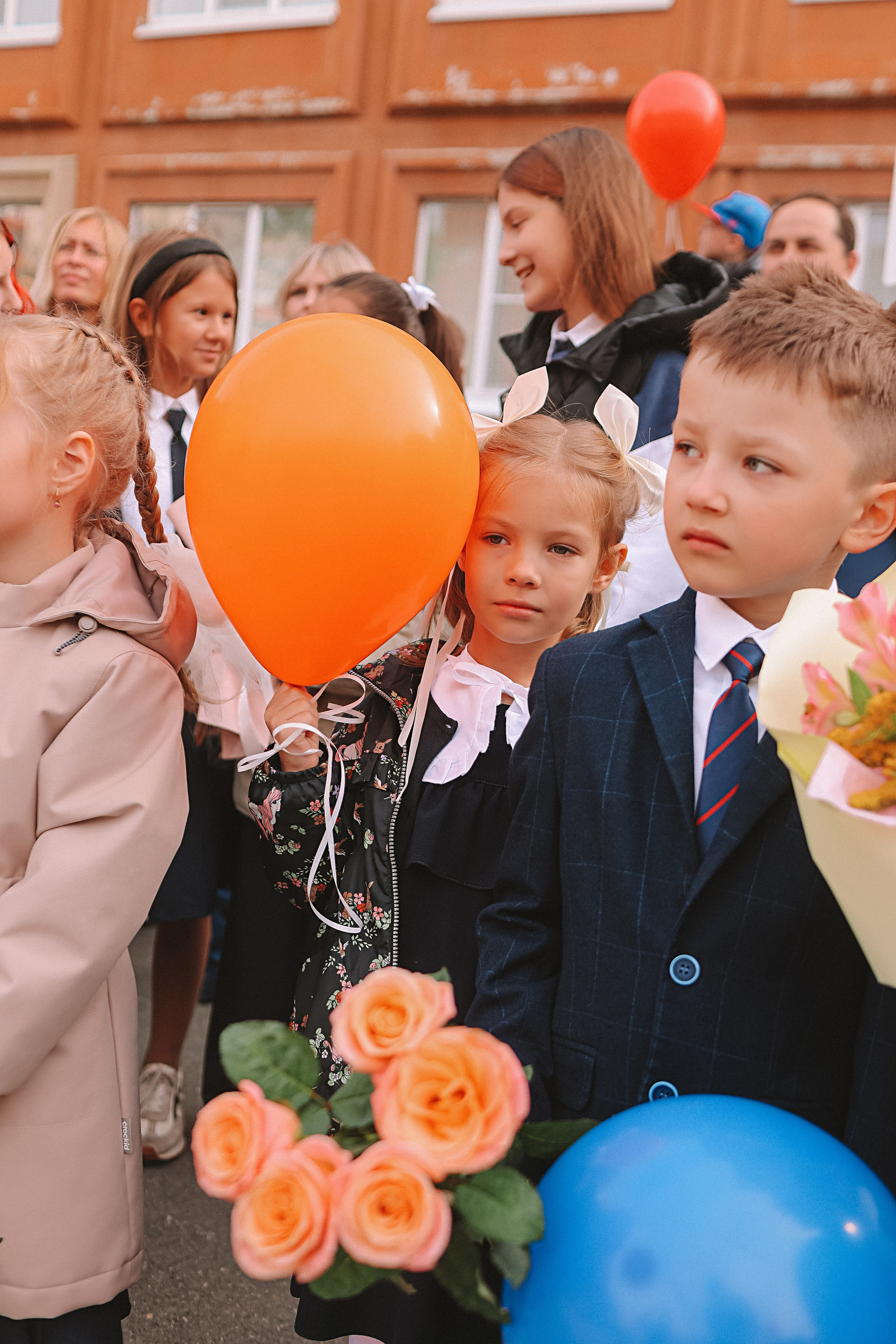 1 сентября линейка+кл час+портреты. Семейный фотограф Тюмень, фотограф на роды Салмина Мария