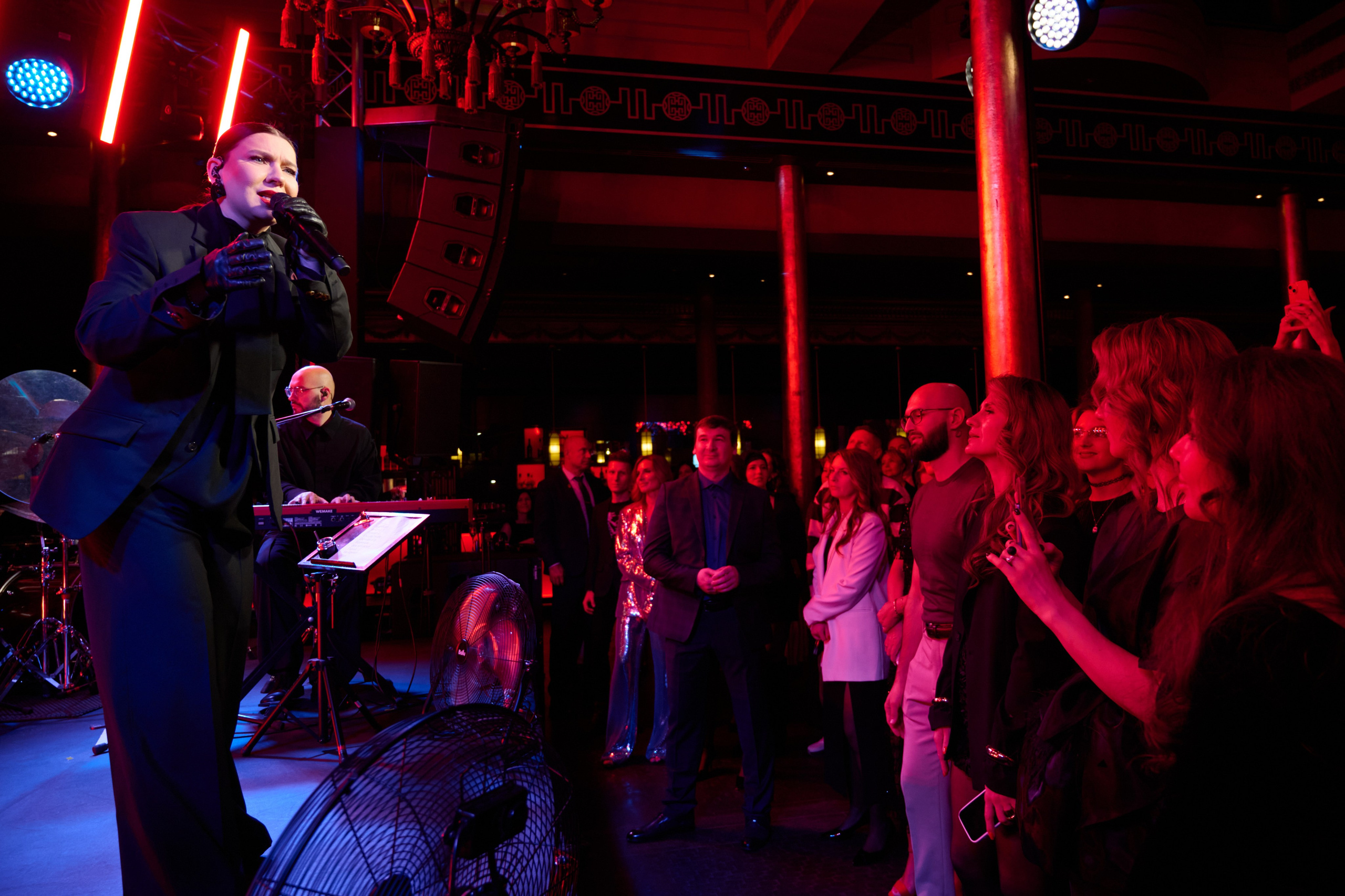 Репортажная съёмка корпоратива и концерта Елки в Петербурге и Москве