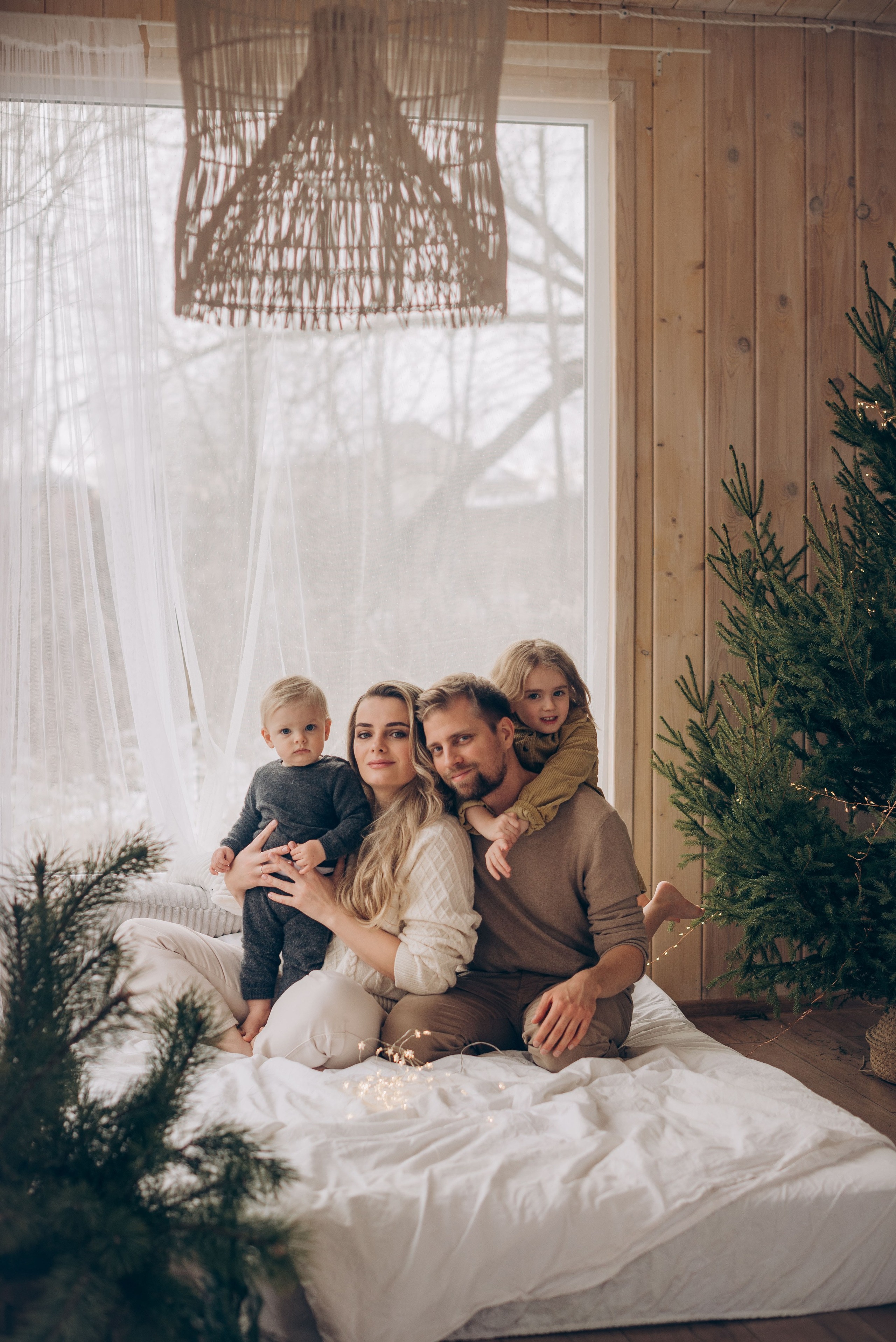 Семейная новогодняя фотосессия в студии. Семейный фотограф в Домодедово и Москве Елена Пичугина