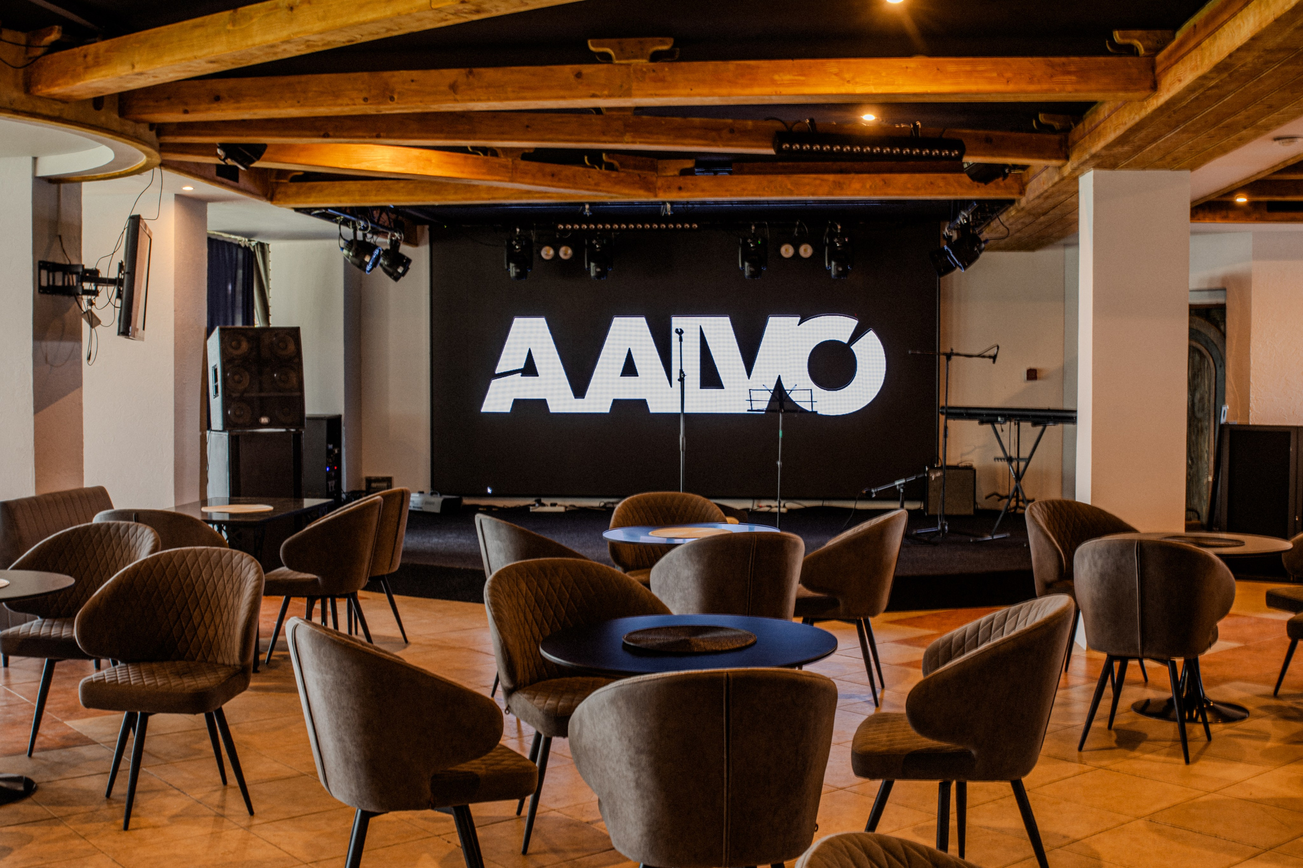 Концертный клуб «Сердце замка» A-Alvo, фото интерьерного фотографа Алексея Муравьёва, музыкальное пространство УфаЛобби клуба «Сердце замка» A-Alvo, съёмка интерьерного фотографа Алексея Муравьёва, концертная площадкаЗал концертного клуба «Сердце замка» A-Alvo, работа интерьерного фотографа Алексея Муравьёва, мероприятия УфаСцена клуба «Сердце замка» A-Alvo, фото интерьерного фотографа Алексея Муравьёва, музыкальные выступленияФойе концертного клуба «Сердце замка» A-Alvo, съёмка интерьерного фотографа Алексея Муравьёва, атмосфера УфаАкустика клуба «Сердце замка» A-Alvo, работа интерьерного фотографа Алексея Муравьёва, живой звукЗона отдыха «Сердце замка» A-Alvo, фото интерьерного фотографа Алексея Муравьёва, комфорт для зрителейВход в клуб «Сердце замка» A-Alvo, съёмка интерьерного фотографа Алексея Муравьёва, концертная площадка УфаИнтерьер концертного клуба «Сердце замка» A-Alvo, работа интерьерного фотографа Алексея Муравьёва, мероприятияОсвещение клуба «Сердце замка» A-Alvo, фото интерьерного фотографа Алексея Муравьёва, концертный зал УфаЗвуковое оборудование «Сердце замка» A-Alvo, съёмка интерьерного фотографа Алексея Муравьёва, музыкальная площадкаМеста для зрителей клуб «Сердце замка» A-Alvo, работа интерьерного фотографа Алексея Муравьёва, комфорт УфаБарная зона «Сердце замка» A-Alvo, фото интерьерного фотографа Алексея Муравьёва, концертная площадкаВестибюль клуба «Сердце замка» A-Alvo, съёмка интерьерного фотографа Алексея Муравьёва, вход УфаОбщая панорама концертного клуба «Сердце замка» A-Alvo, работа интерьерного фотографа Алексея Муравьёва, музыкальное пространство