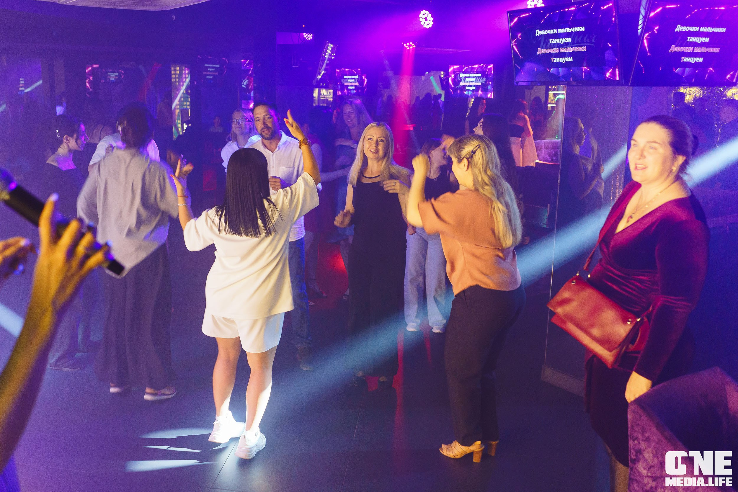 Фоторепортаж из караоке-клуба Эйфория. One Media Life: фоторепортажи, фотоотчеты с мероприятий и заведений