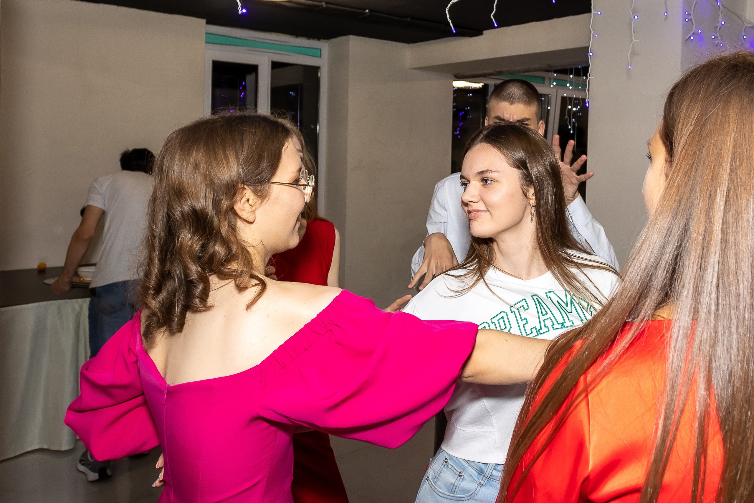 Вручение аттестата и выпускной вечер. Выпускные альбомы Майкоп, Краснодар Елена Золотарева